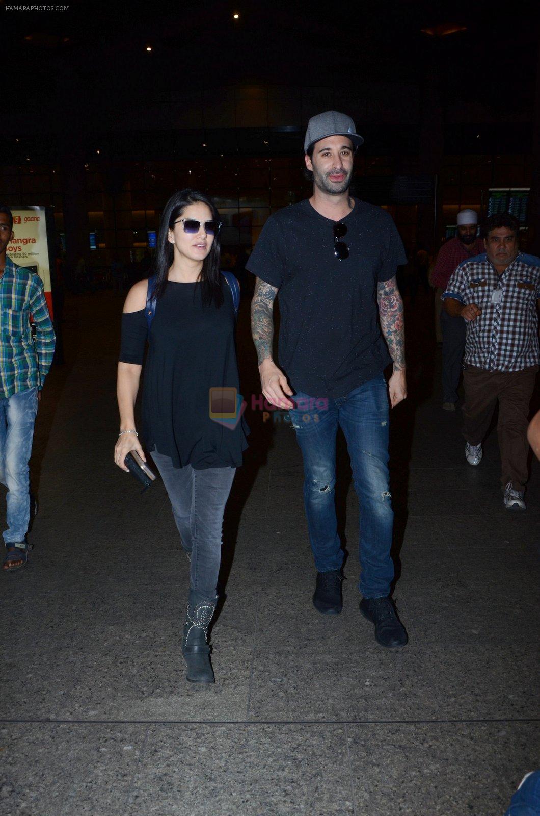 Sunny Leone snapped at airport on 30th Dec 2016