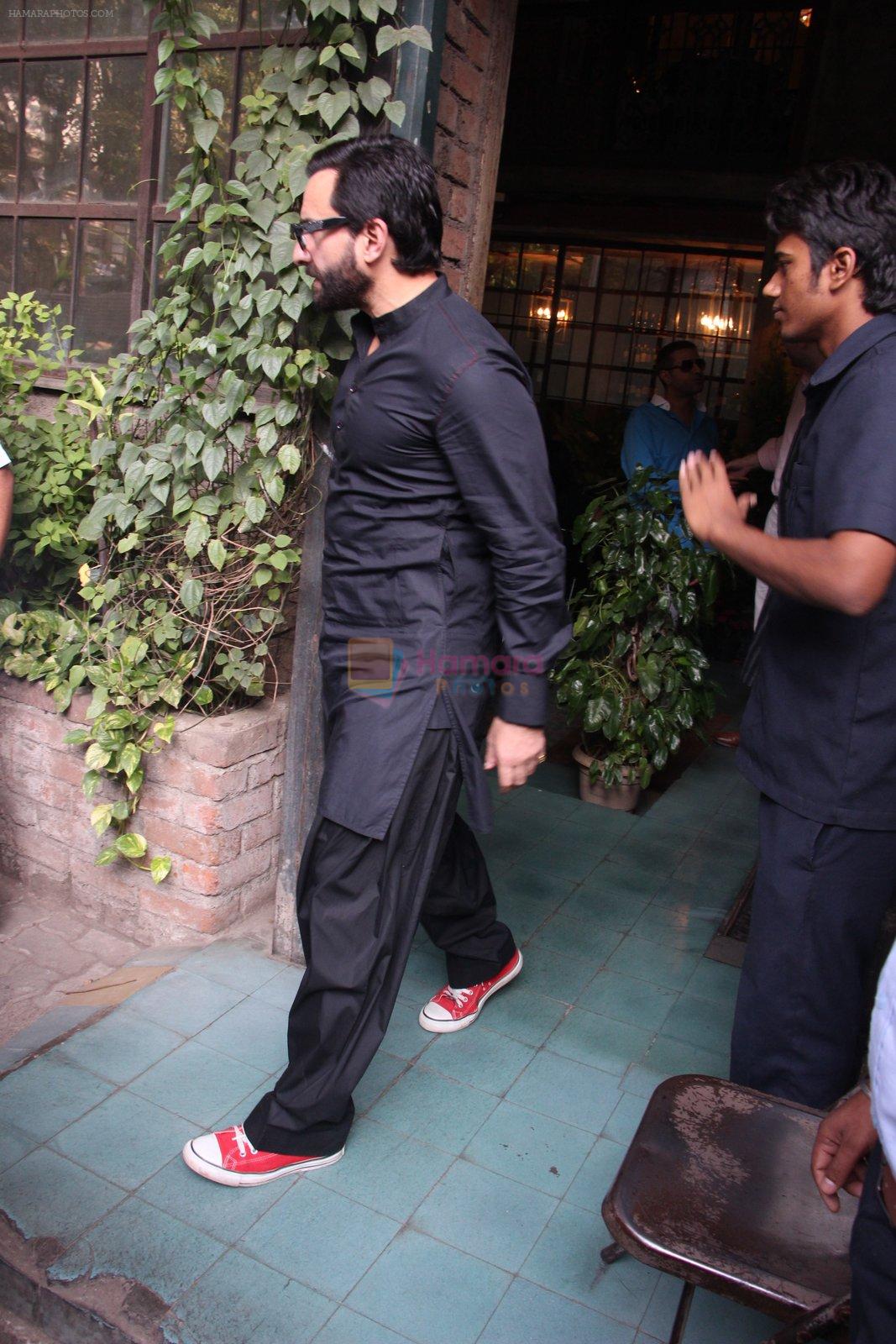 Saif Ali Khan out on lunch on 30th Dec 2016