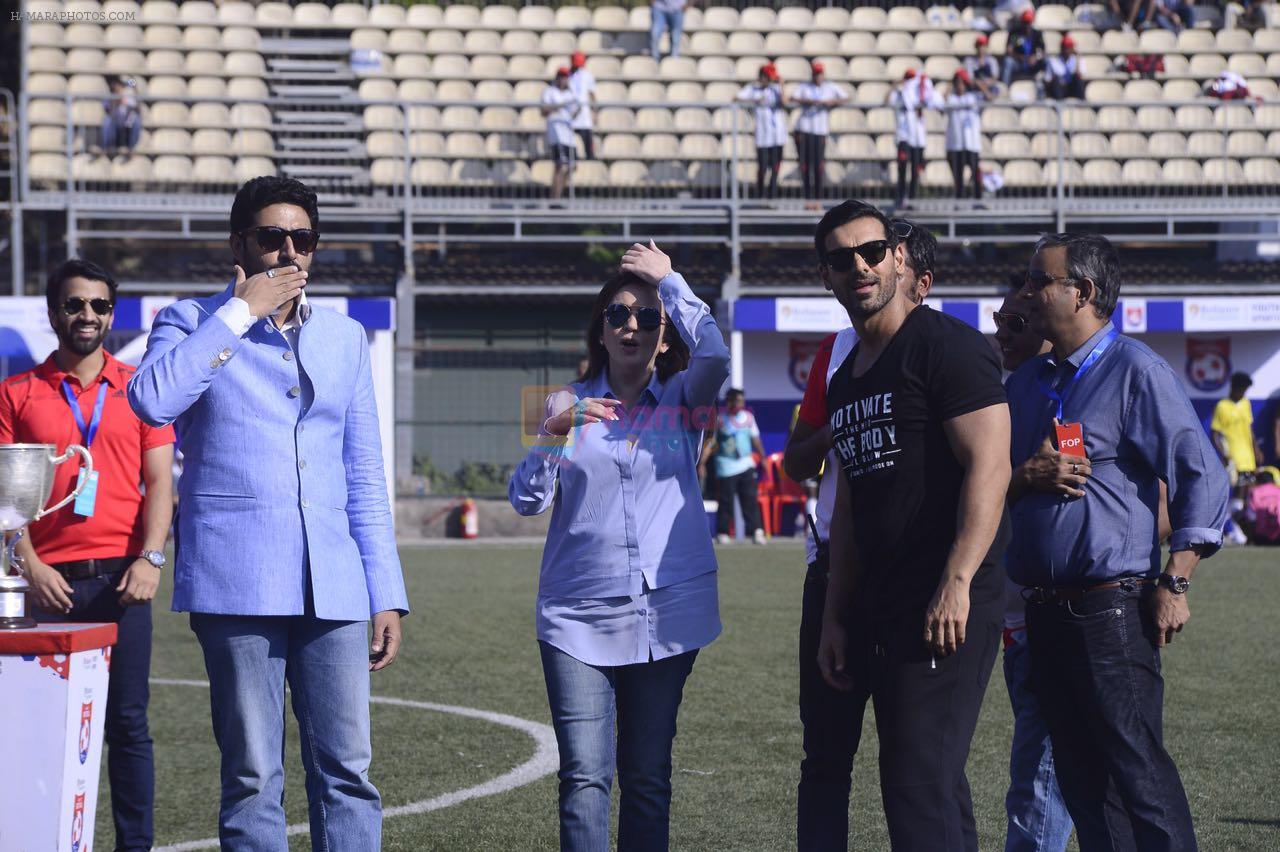 Abhishek Bachchan, Nita Ambani, John Abraham at national soccer finals for schools on 7th Jan 2017