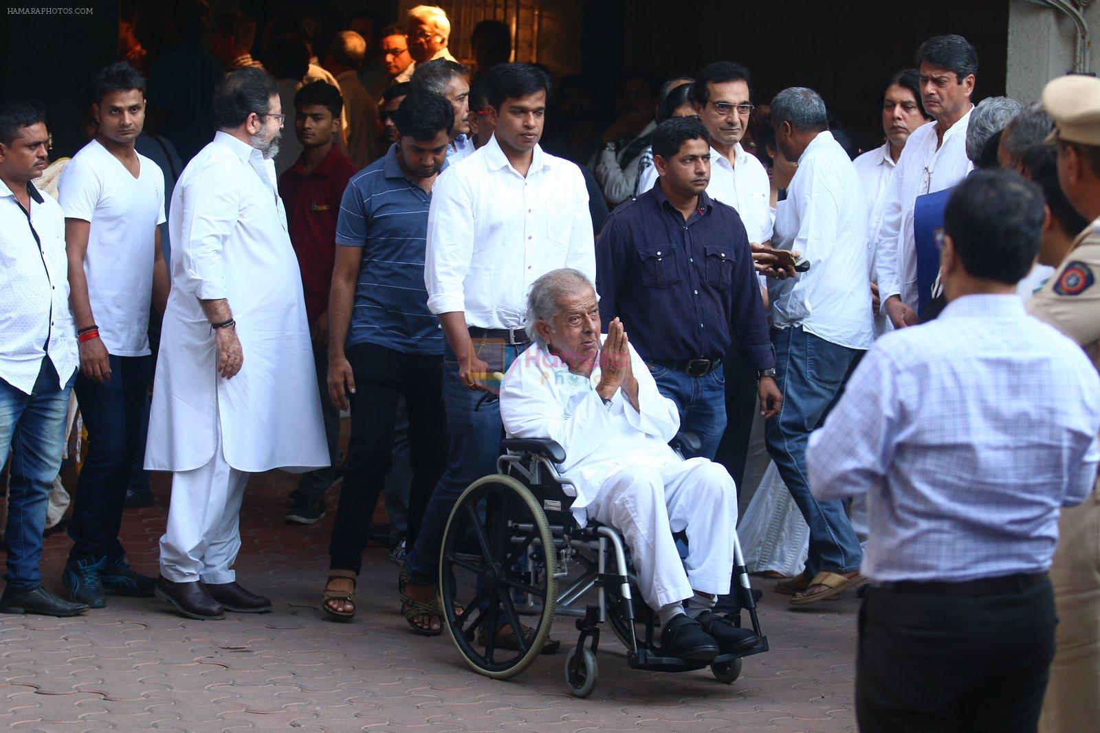 Sashi Kapoor at Om Puri's funeral on 7th Jan 2017