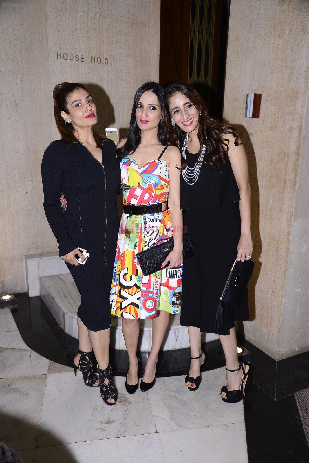 Raveena Tandon at Manish Malhotra hosts dinner for Vogue International�s Suzy Menkes on 6th Jan 2016