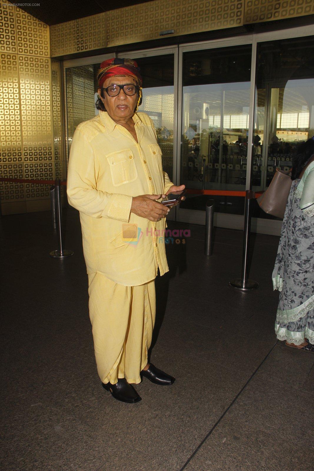 Ranjeet snapped at airport on 9th Jan 2017