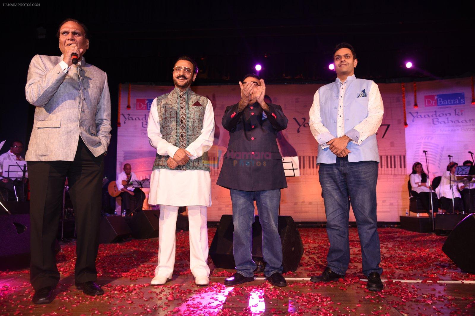 Gulshan Grover at Mukesh Batra concert in Mumbai on 11th Jan 2017