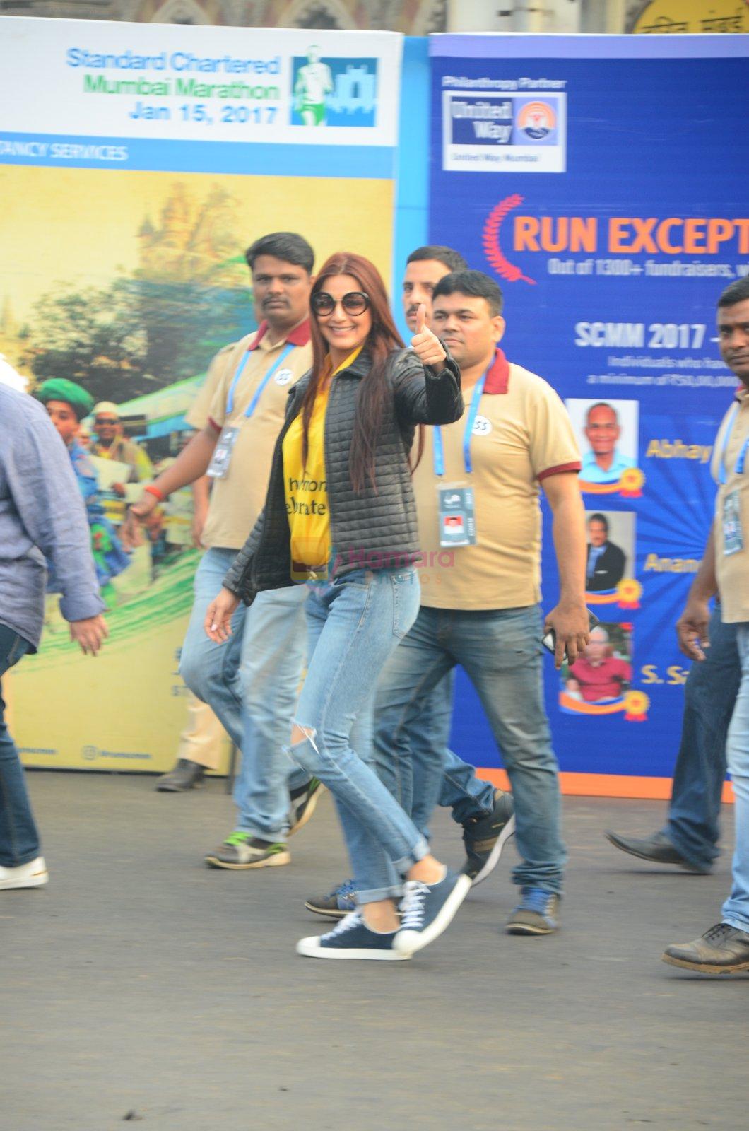 Sonali Bendre at Mumbai Marathon Event in Mumbai on 15th Jan 2017
