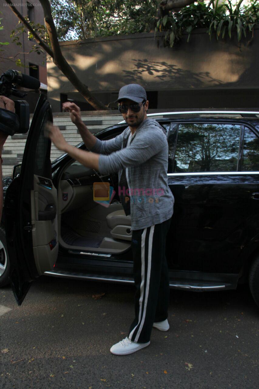 Siddharth Malhotra snapped today in bandra on 22nd Jan 2017