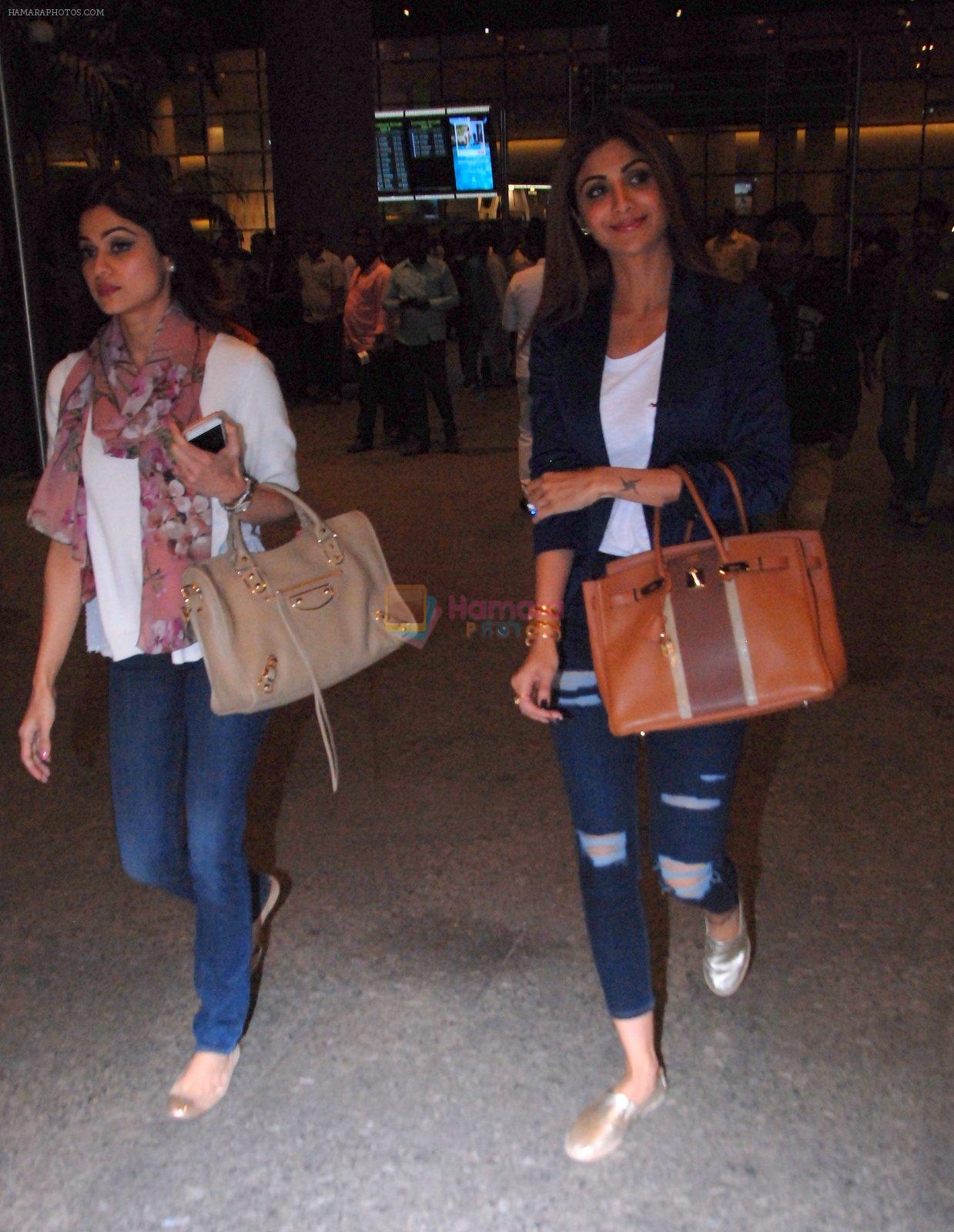 Shilpa Shetty, Shamita Shetty snapped at airport on 28th Jan 2017