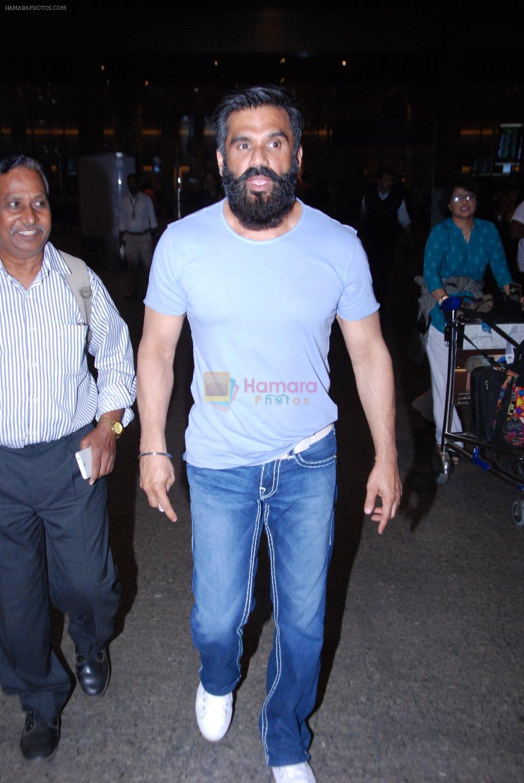 Sunil Shetty snapped at airport on 29th Jan 2017