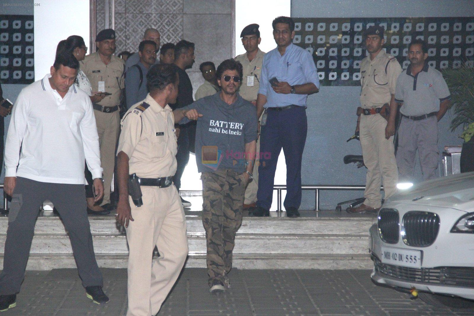 SRK arrives from Pune on 30th Jan 2017