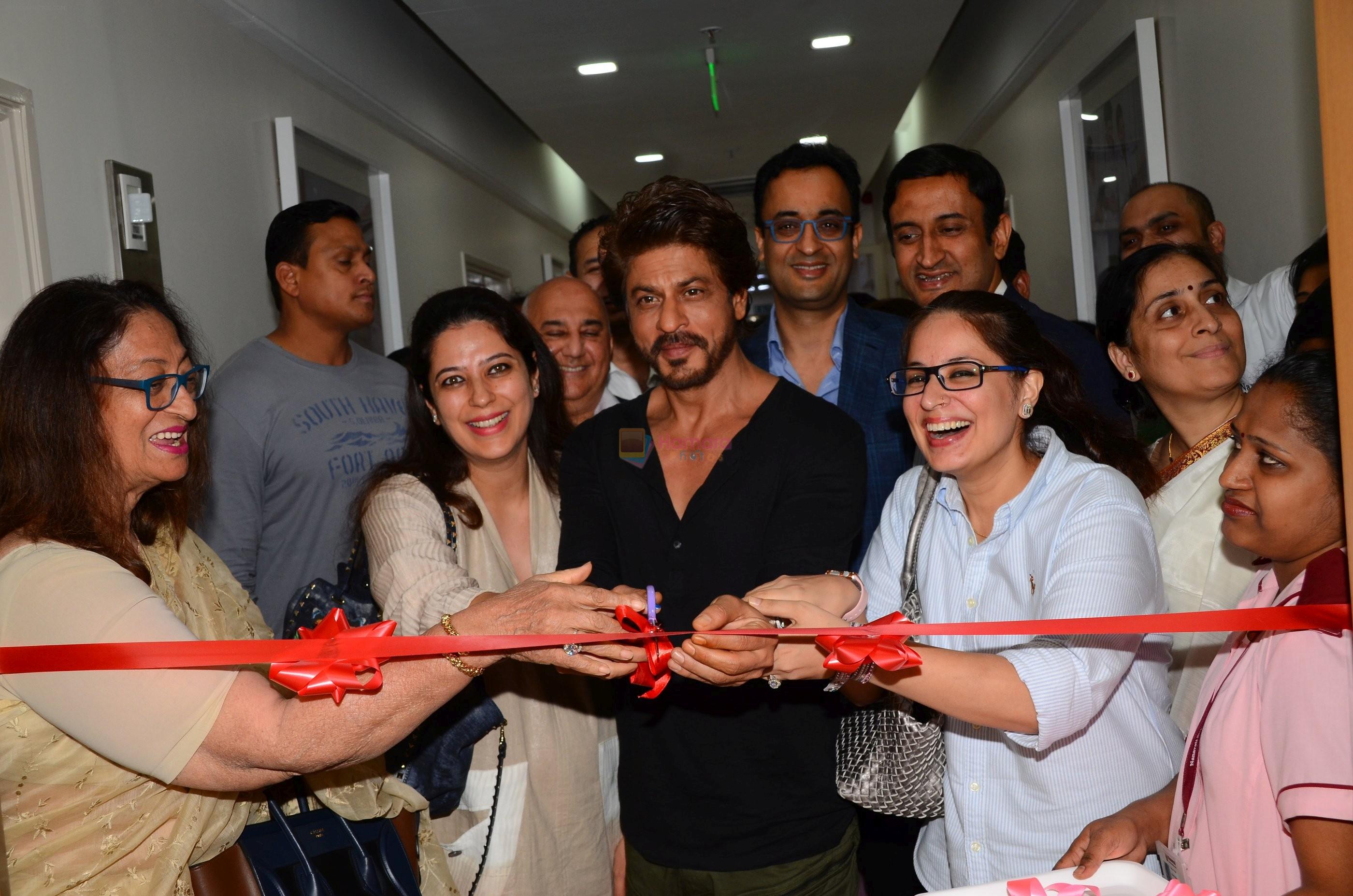 Shah Rukh Khan Launches Bone Marrow Transplant Centre & Birthing Centre at Nanavati Super Speciality Hospital with Chairman and M.D. Abhay Soi and family