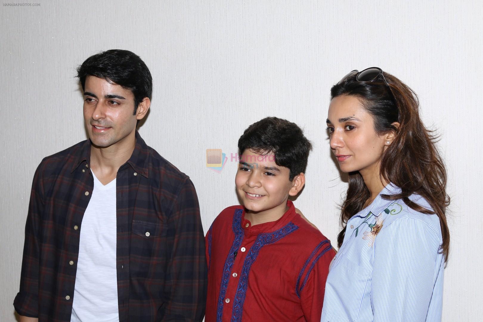 Gautam Rode And Ira Dubey Attend Child Artist Krish Dewan's Play To Support Him on 28th March 2017