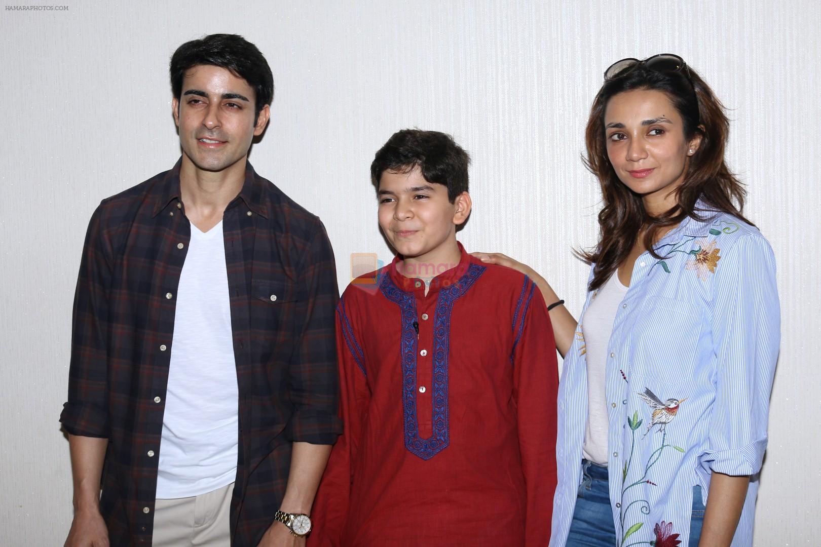 Gautam Rode And Ira Dubey Attend Child Artist Krish Dewan's Play To Support Him on 28th March 2017