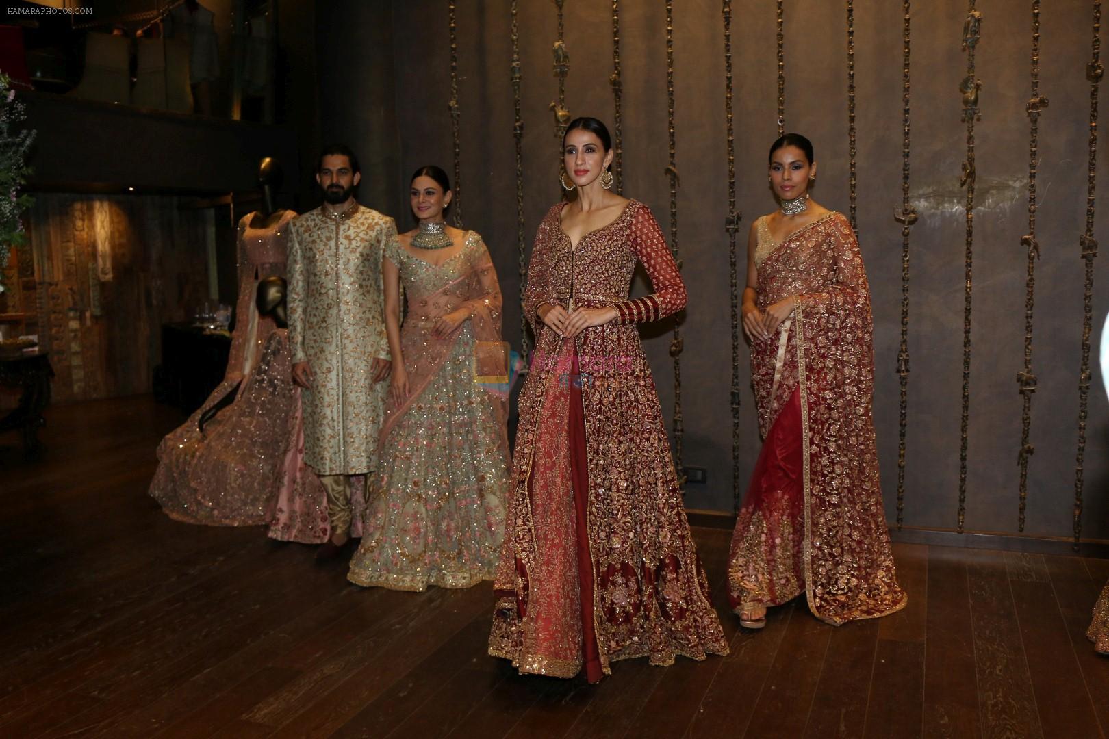 Alecia Raut at the Unveiling Of Shyamal & Bhumika�s Spring Summer 17 Collection on 31st March 2017