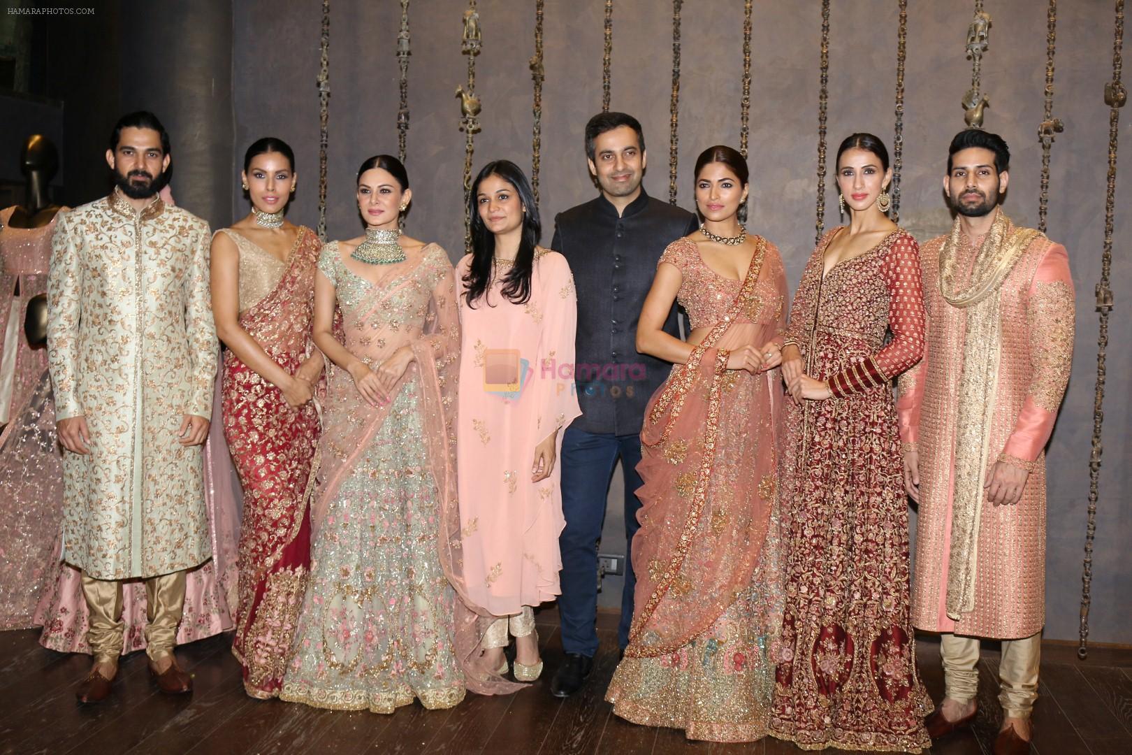 Deepti Gujral at the Unveiling Of Shyamal & Bhumika�s Spring Summer 17 Collection on 31st March 2017