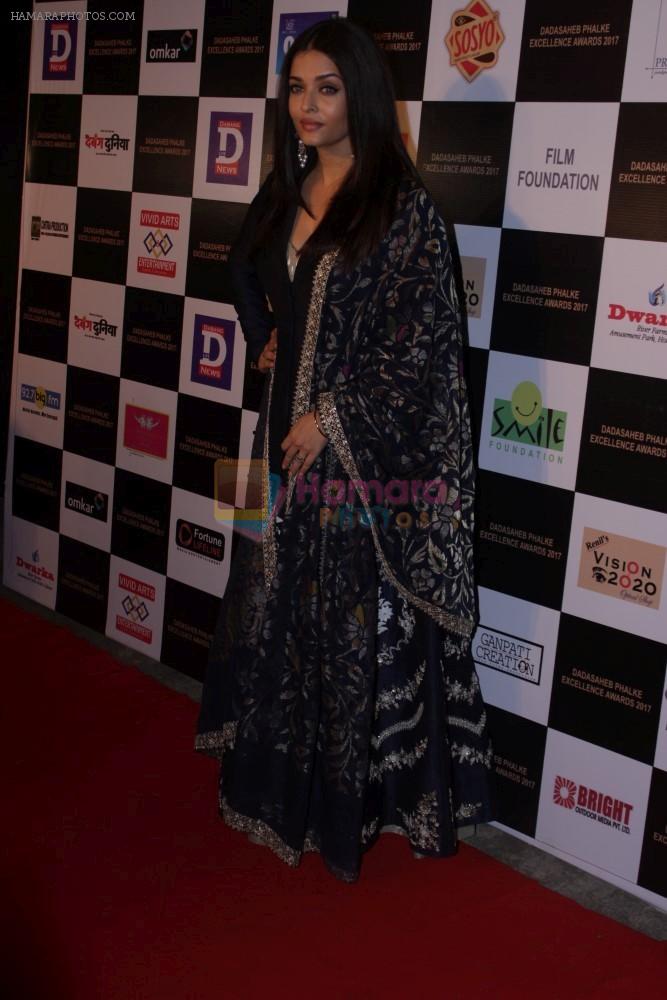 Aishwarya Rai Bachchan at the Red Carpet Of Dadasaheb Phalke Excellence Awards 2017 on 21st April 2017