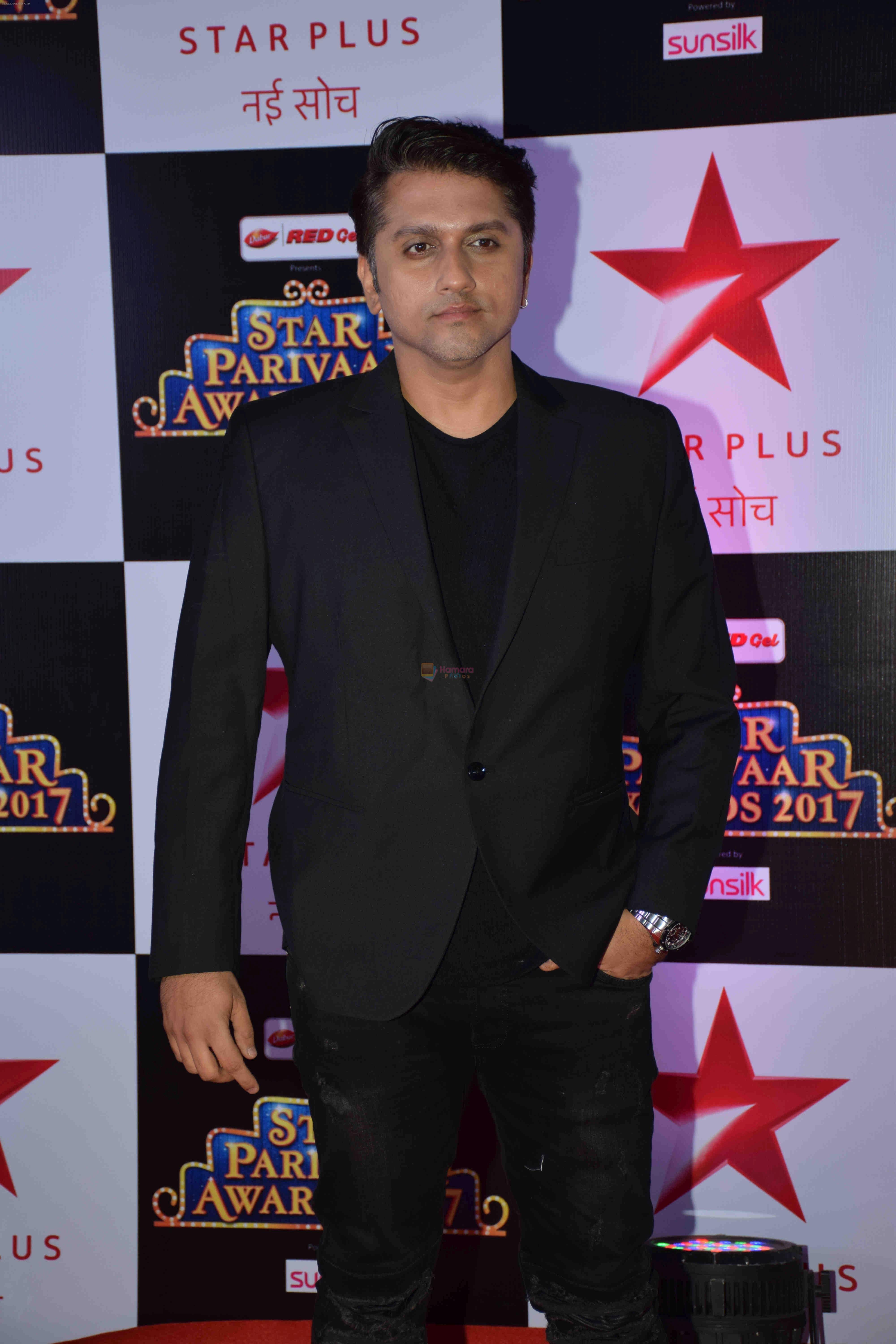 Mohit Suri at Star Parivaar Award 2017 Red Carpet on 15th May 2017
