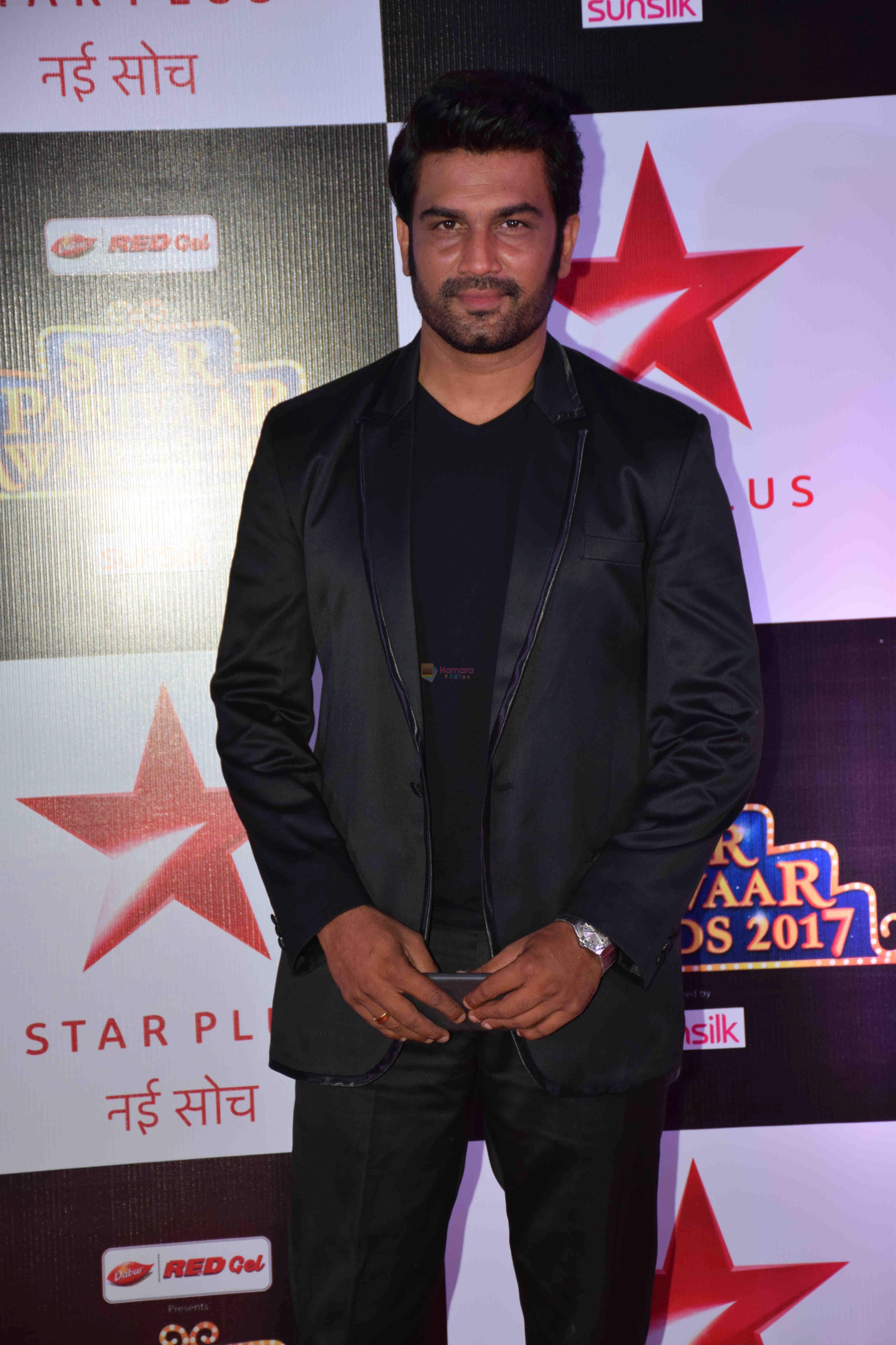 Sharad Kelkar at Star Parivaar Award 2017 Red Carpet on 15th May 2017