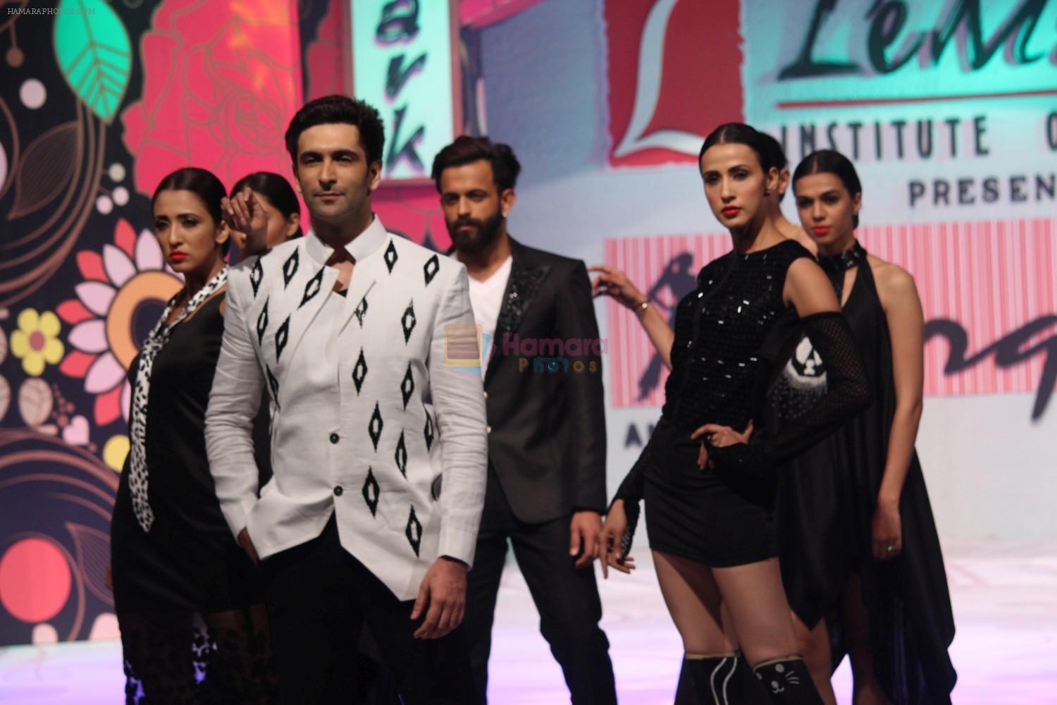 Nandish Sandhu walk The Ramp For Le_Mark Institute Of Art on 21st May 2017