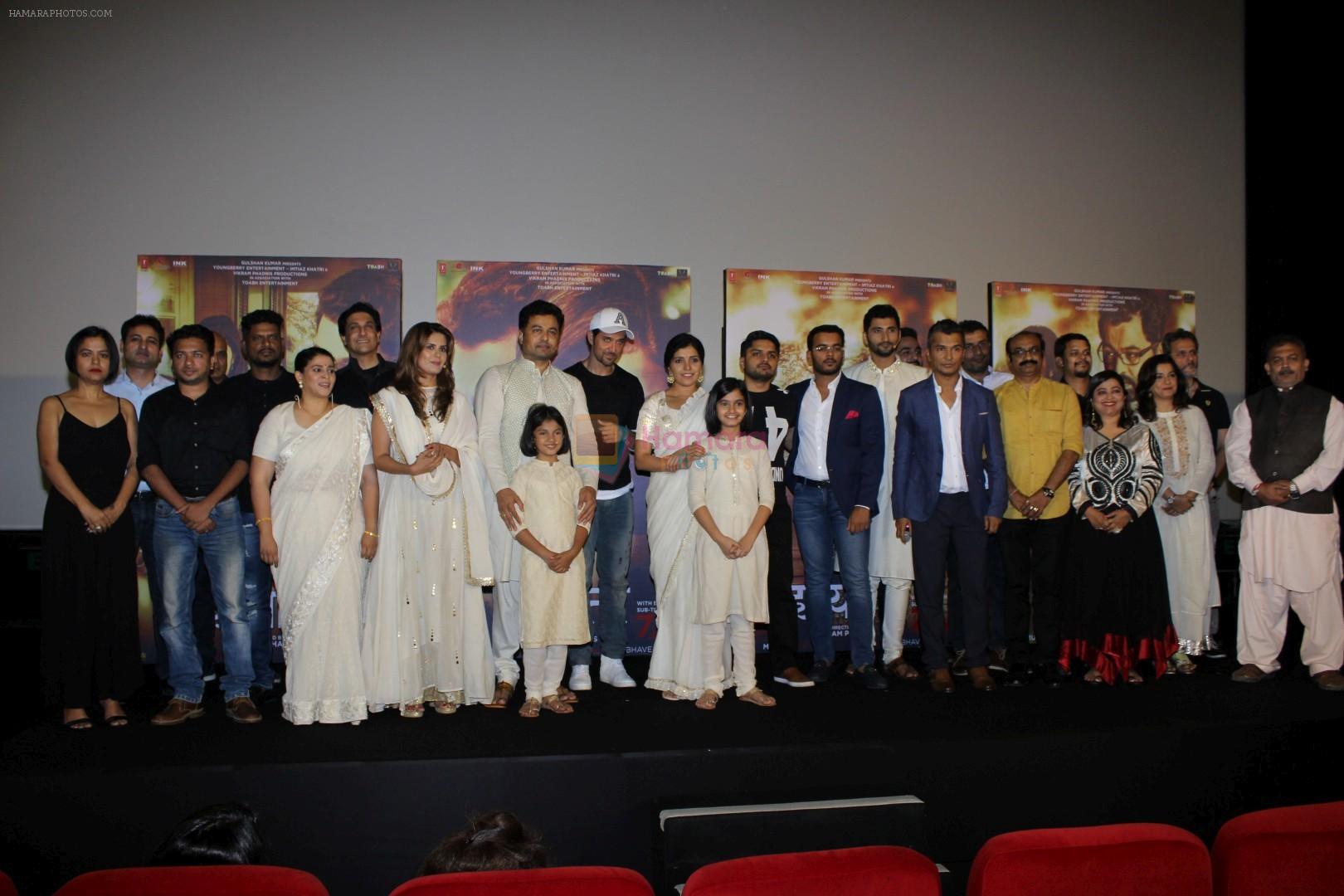 Hrithik Roshan, Vikram Phadnis, Mukta Barve, Subodh Bhave, Shiamak Dawar at the Trailer Launch Of Marathi Film Hrudayantar on 28th May 2017