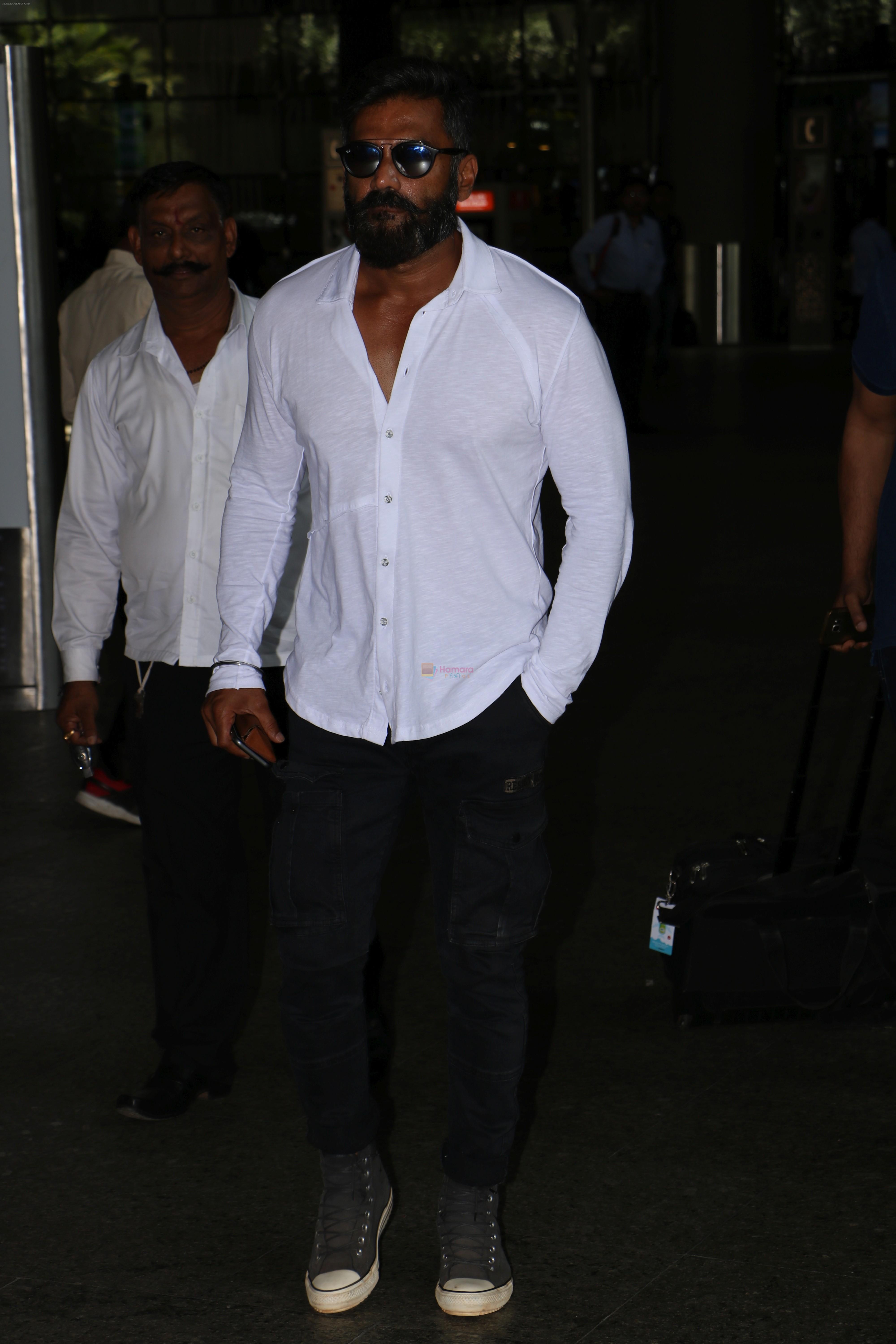 Suniel Shetty Spotted At Airport on 29th May 2017