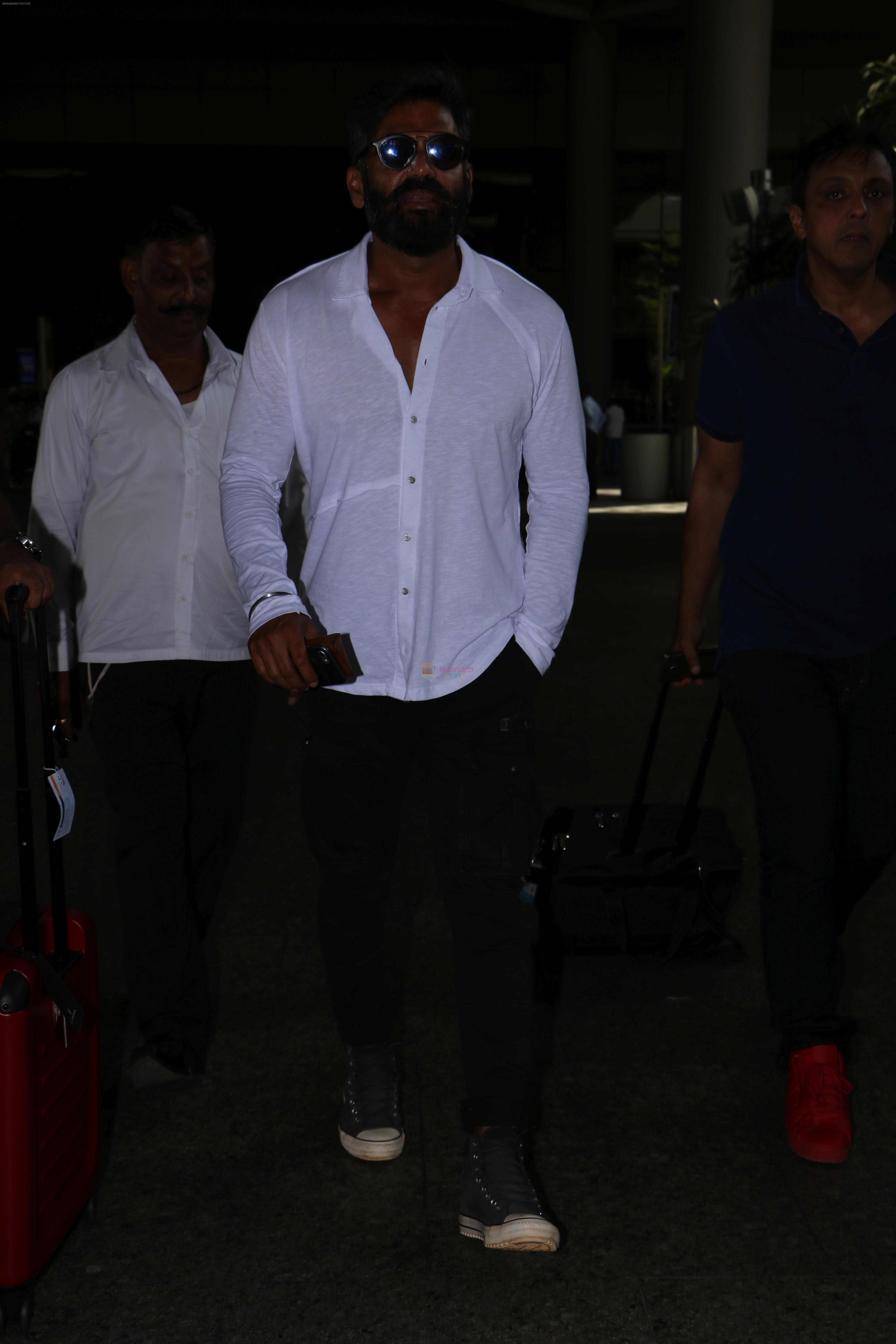 Suniel Shetty Spotted At Airport on 29th May 2017