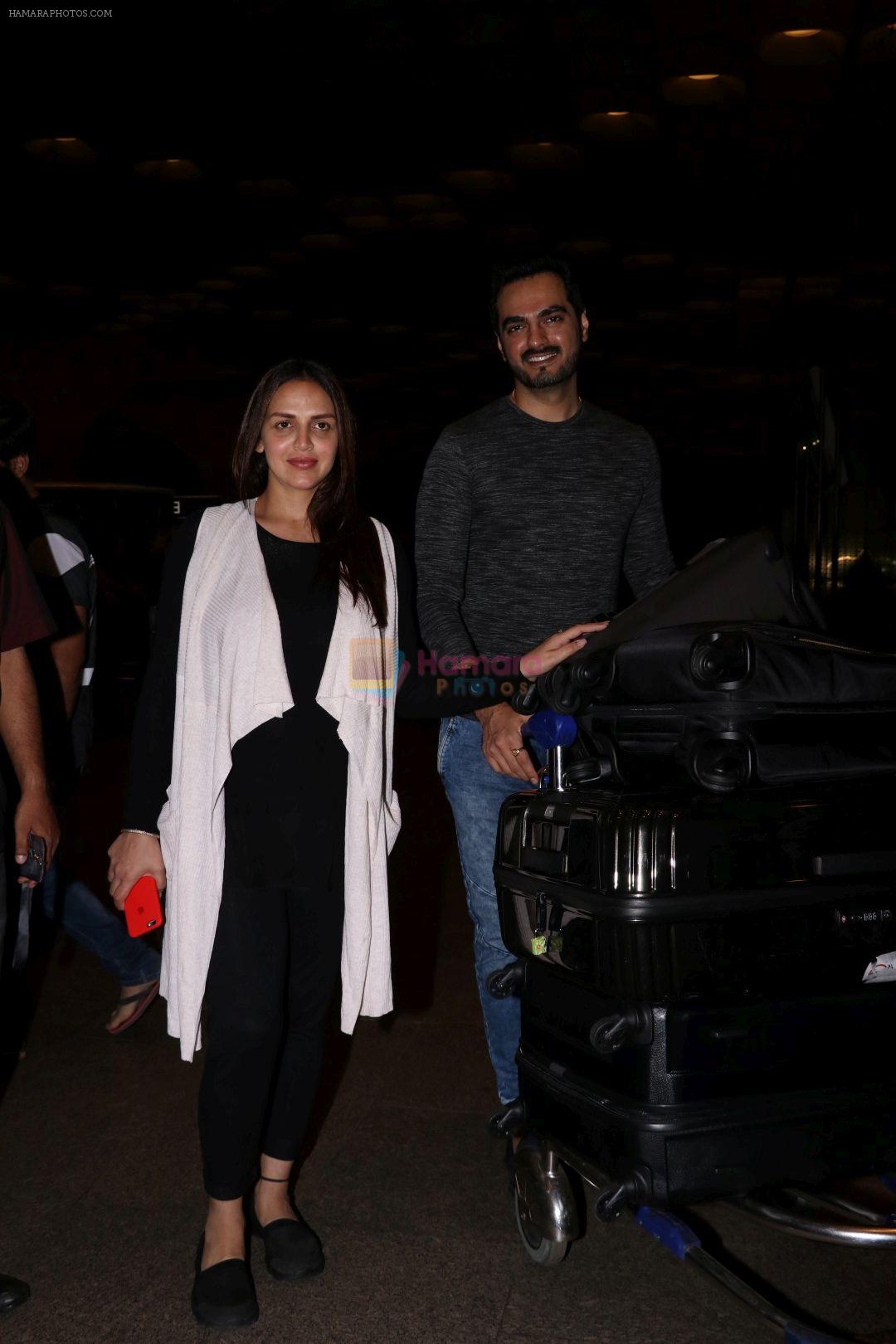 Esha Deol with her husband Bharat Takhtani at the airport during early hours of 15th June 2017