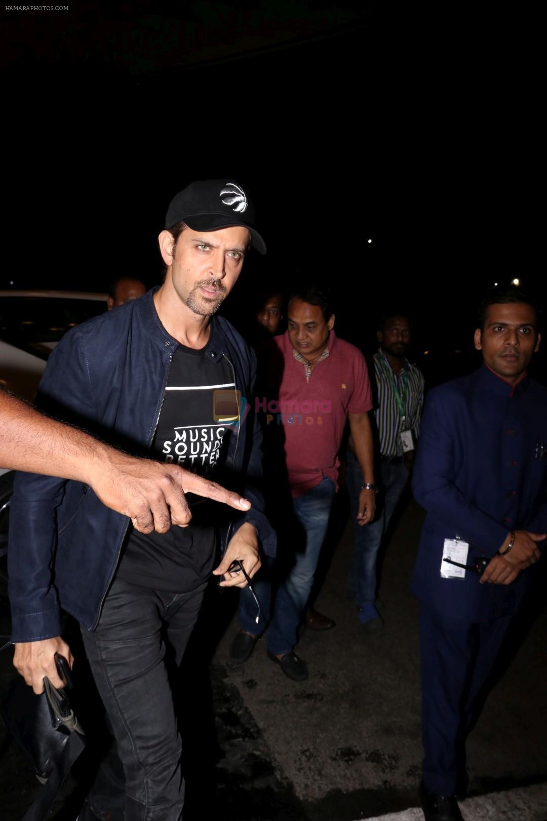 Hrithik Roshan Spotted At Airport on 15th June 2017