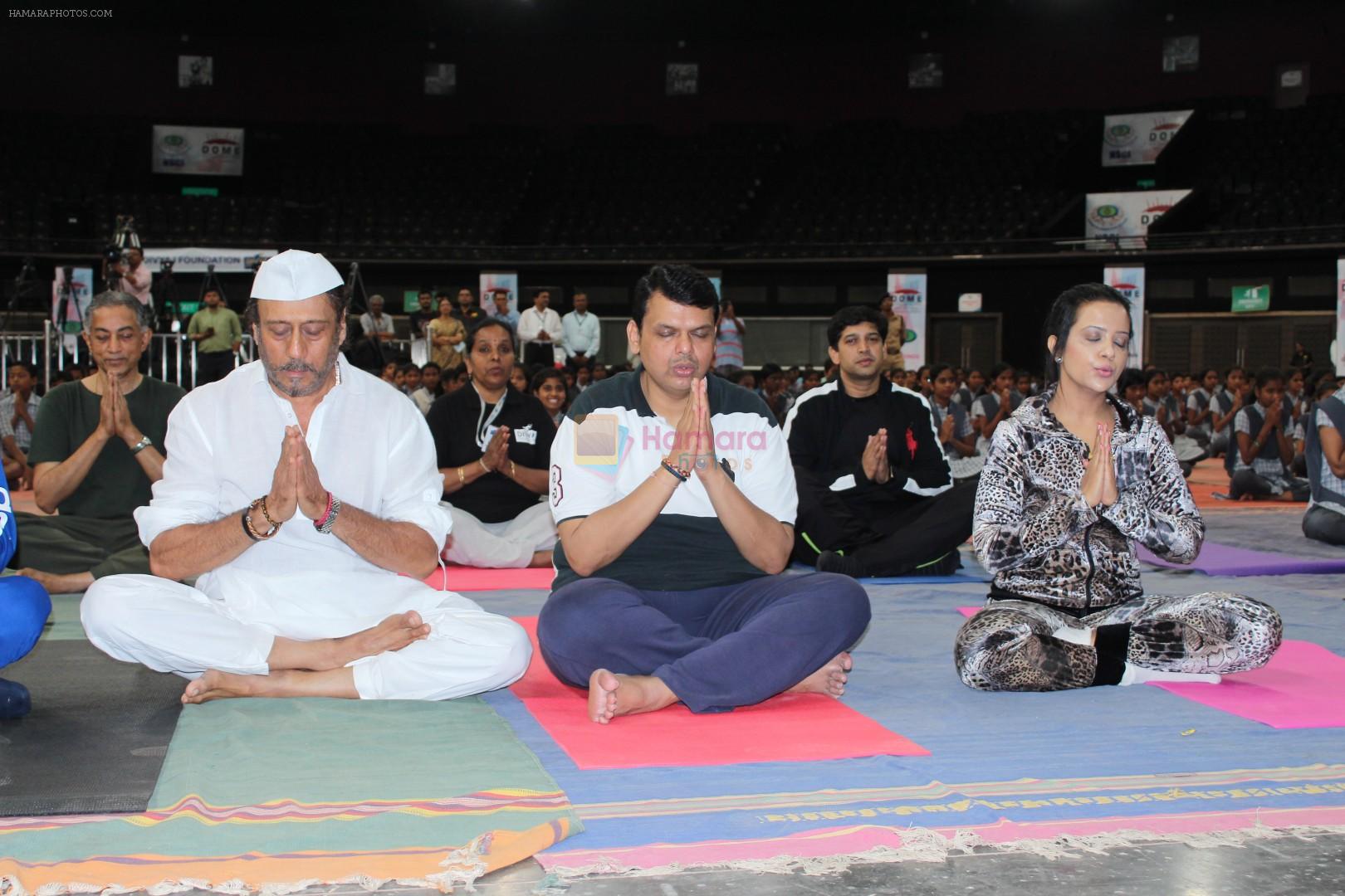 Jackie Shroff, Amruta Fadnavis celebrate World Yoga Day in Mumbai on 21st June 2017