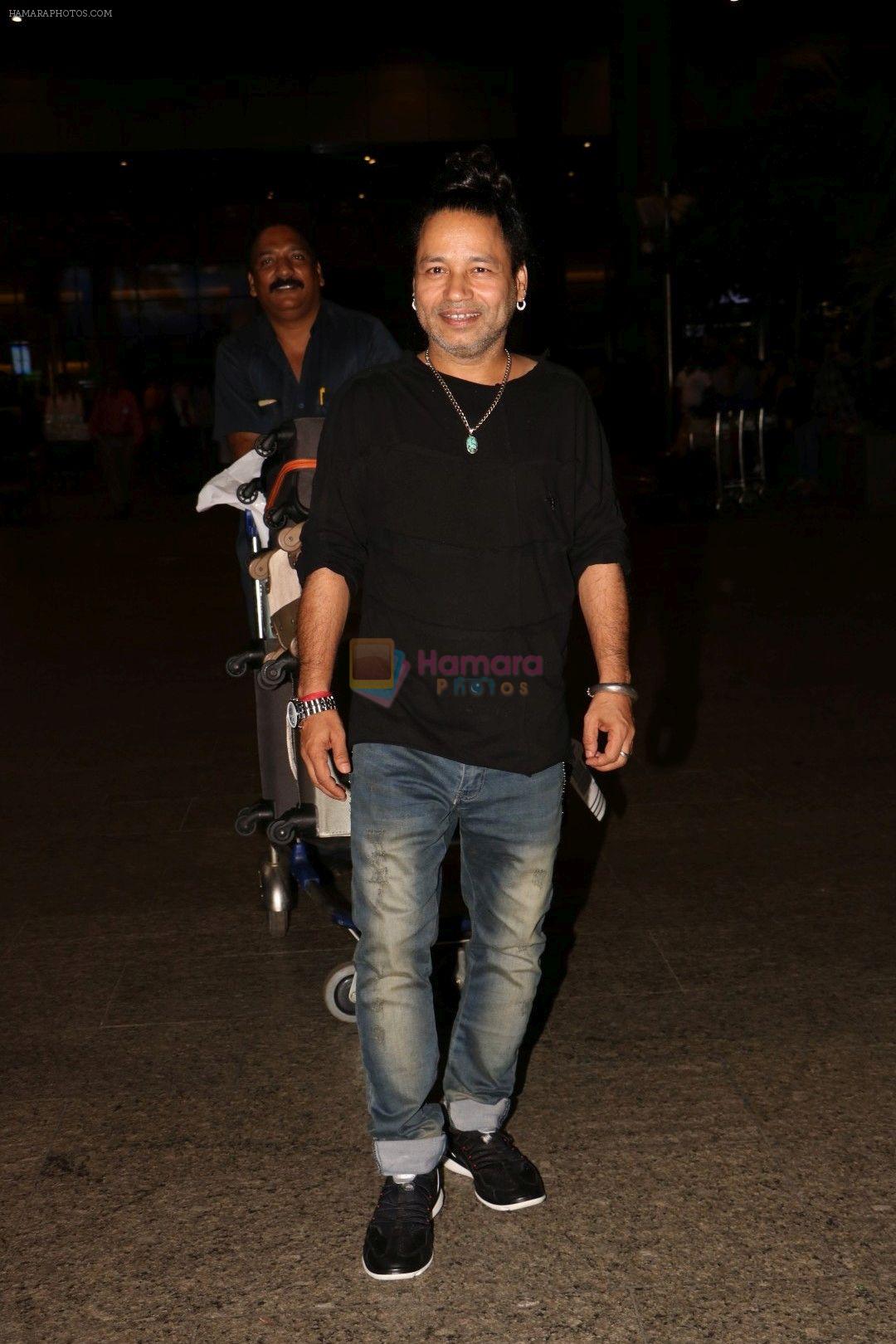 Kailash Kher spotted at the Airport on 23rd June 2017