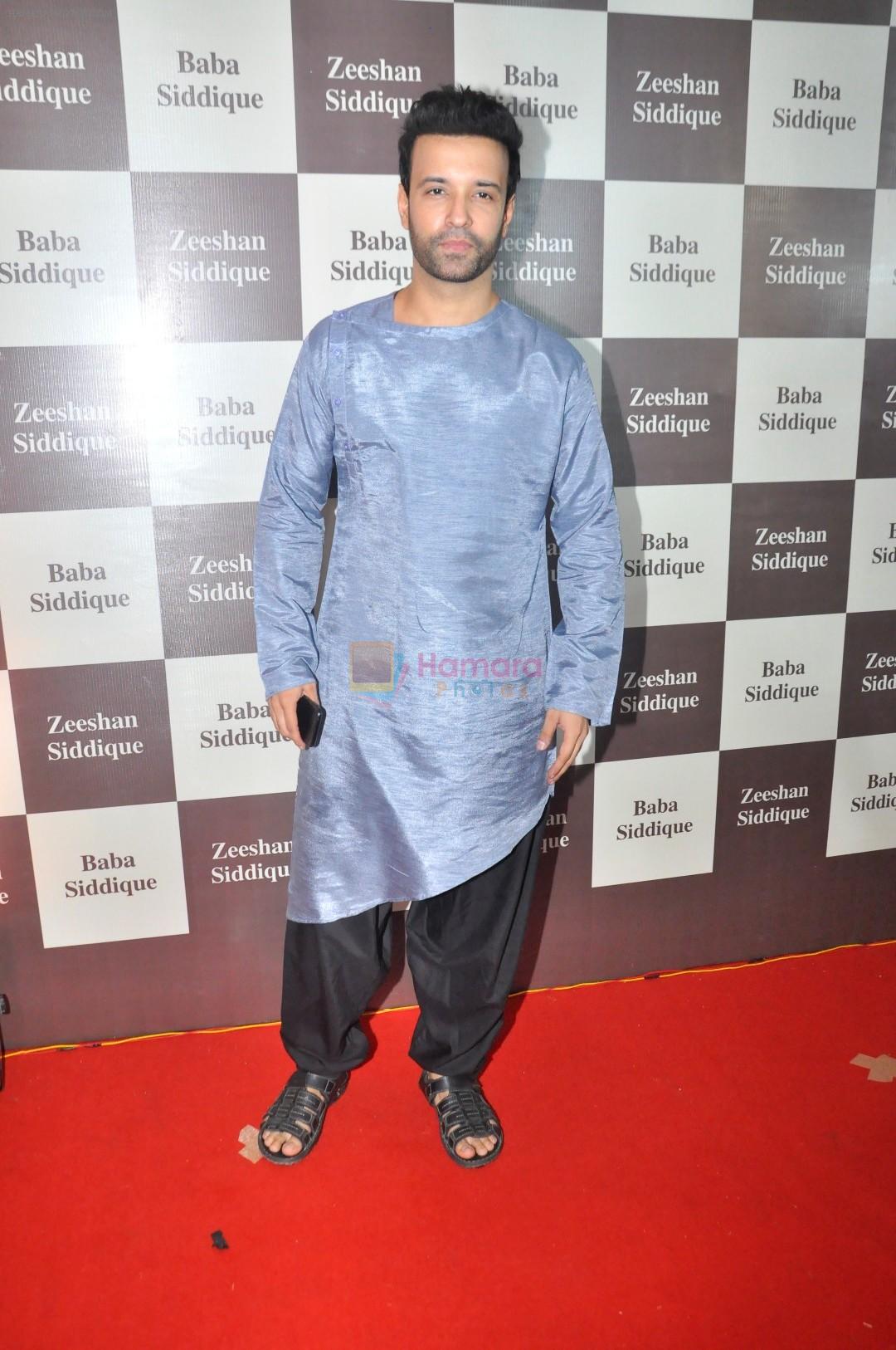 Aamir Ali at Baba Siddique Iftar Party in Mumbai on 24th June 2017