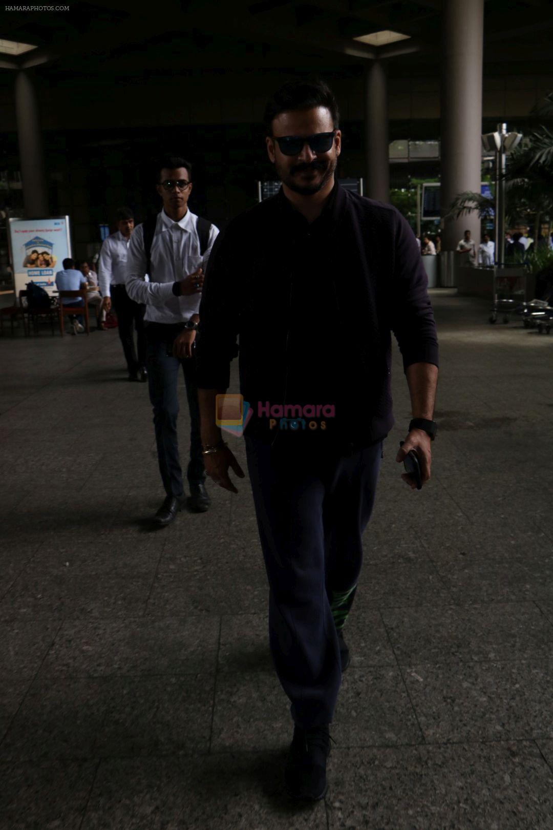 Vivek Oberoi Spotted At Airport on 30th June 2017