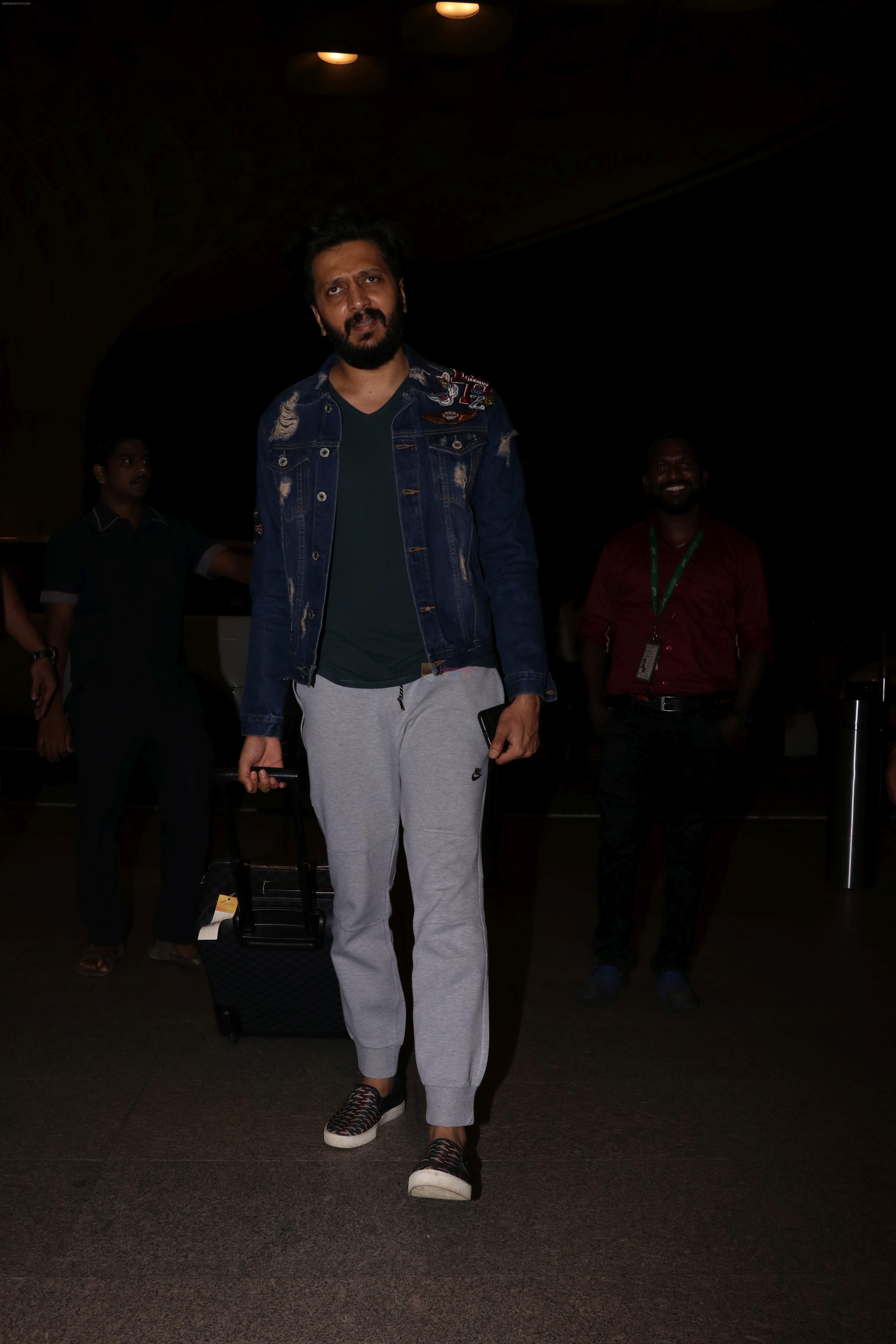 Riteish Deshmukh Spotted At Airport on 3rd July 2017
