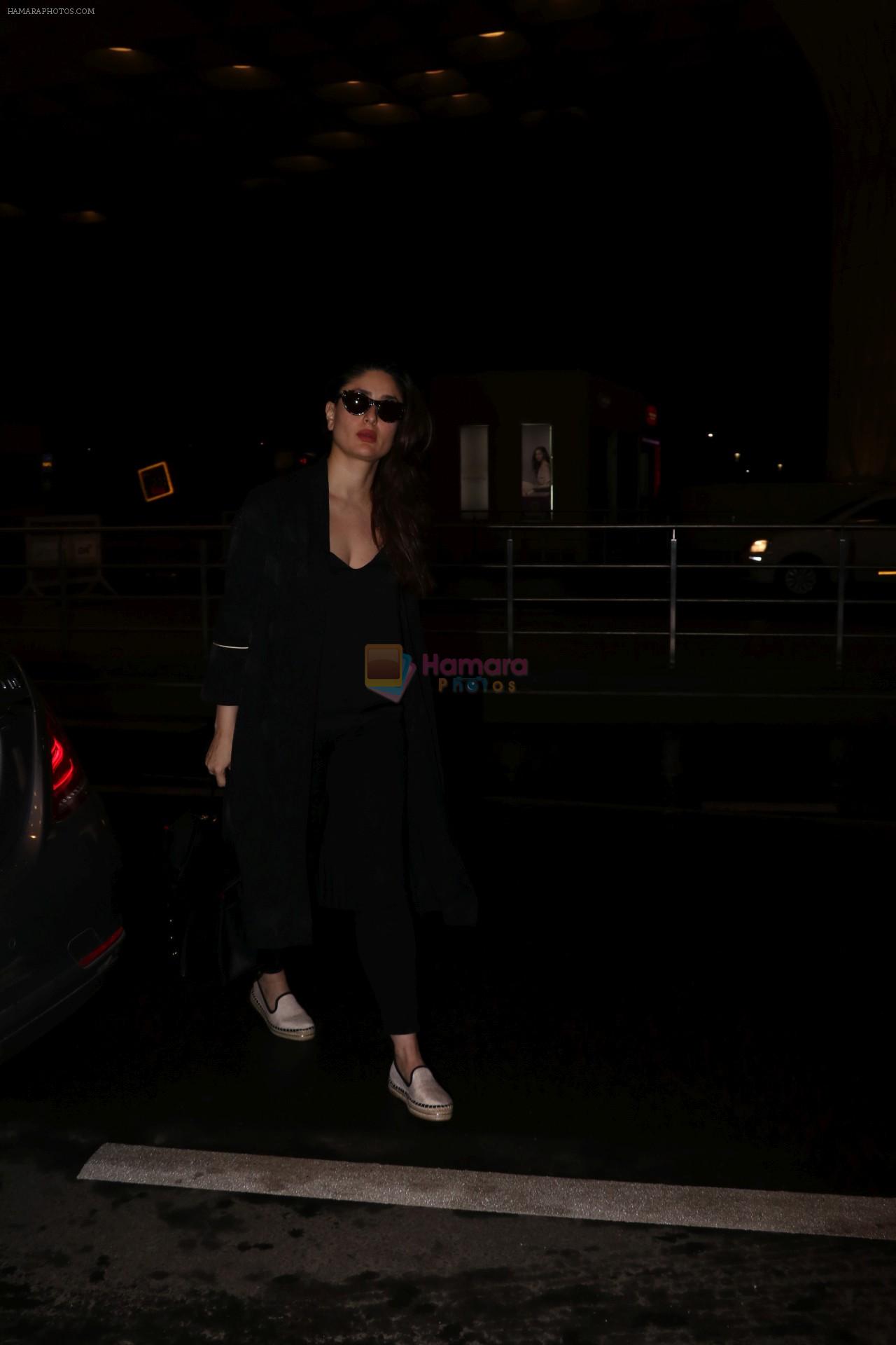 Kareena Kapoor snapped at airport on 7th July 2017