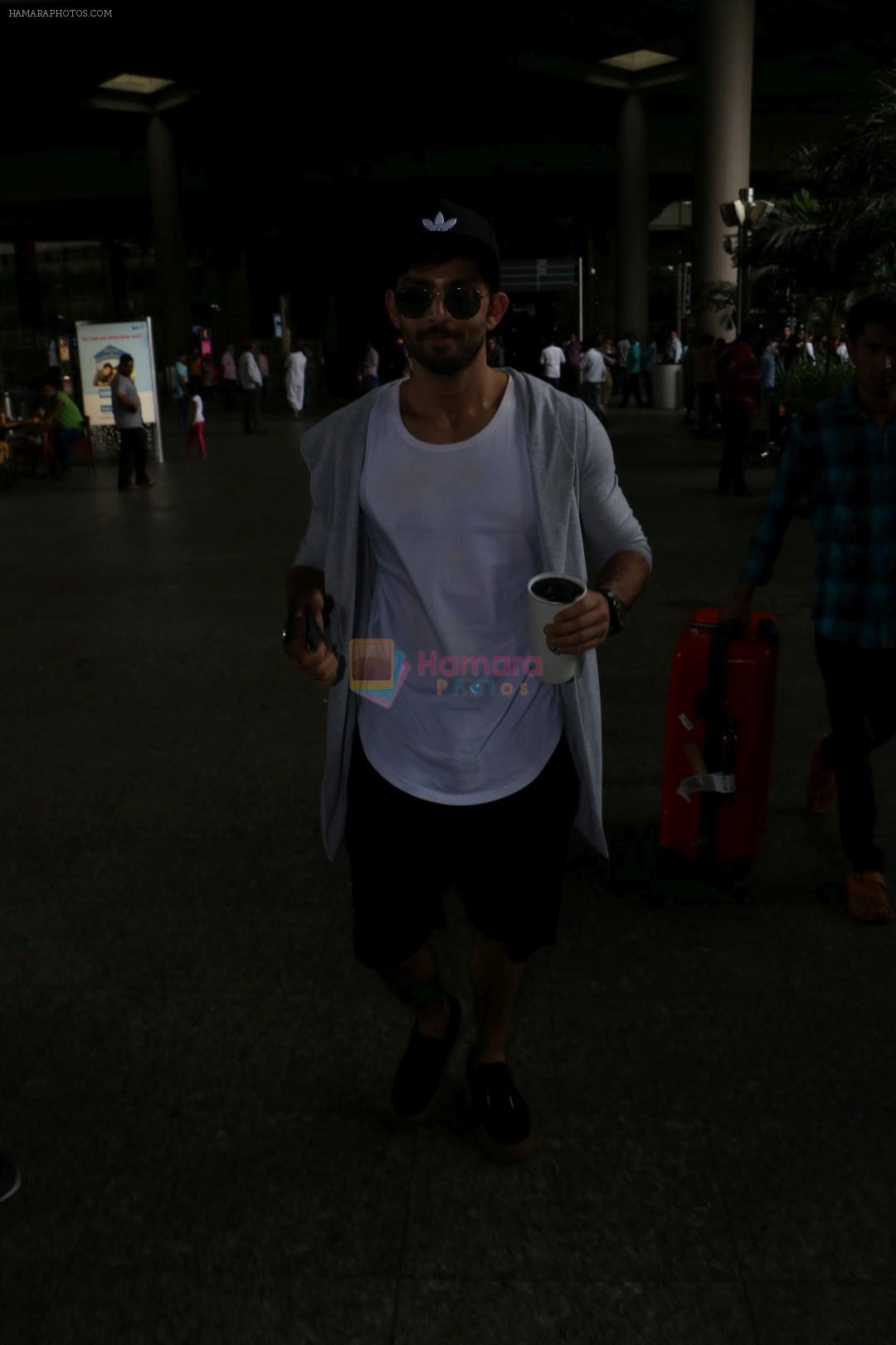 Himansh Kohli Spotted At Airport Returns From IIFA on 18th July 2017
