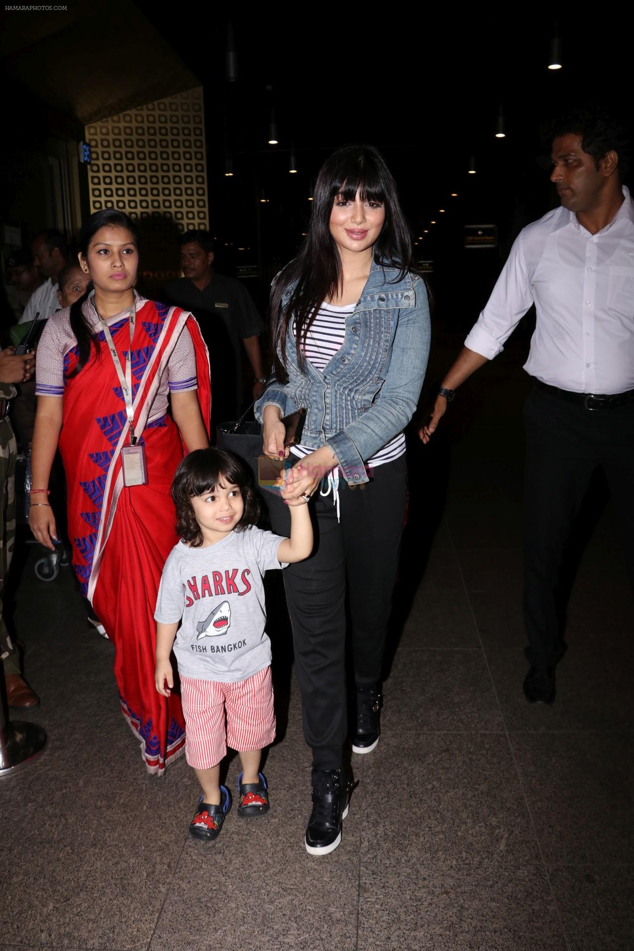 Ayesha Takia Spotted At Airport on 18th July 2017