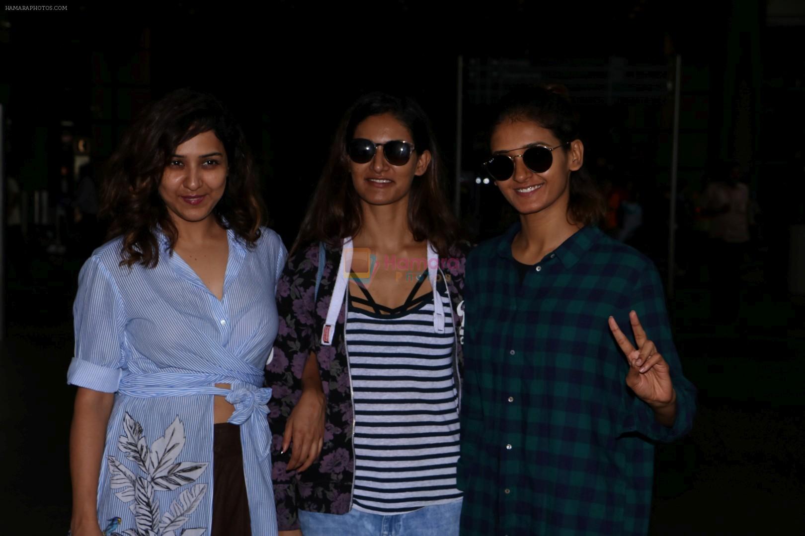 Shakti Mohan,Mukti Mohan, Kriti Mohan Spotted At Airport on 18th July 2017