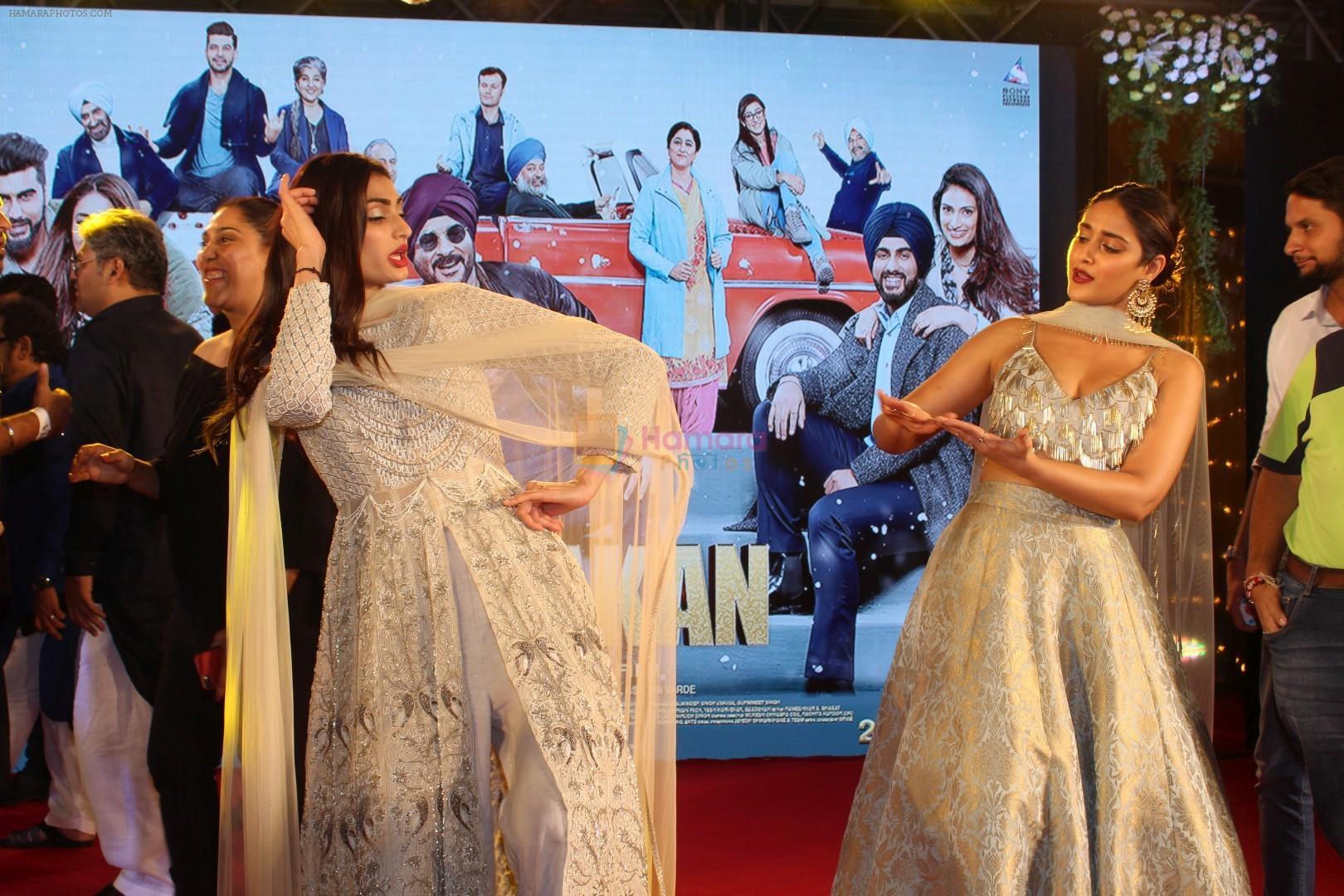 Ileana D'Cruz, Athiya Shetty at Sangeet Ceremony Of Film Mubarakan on 20th July 2017