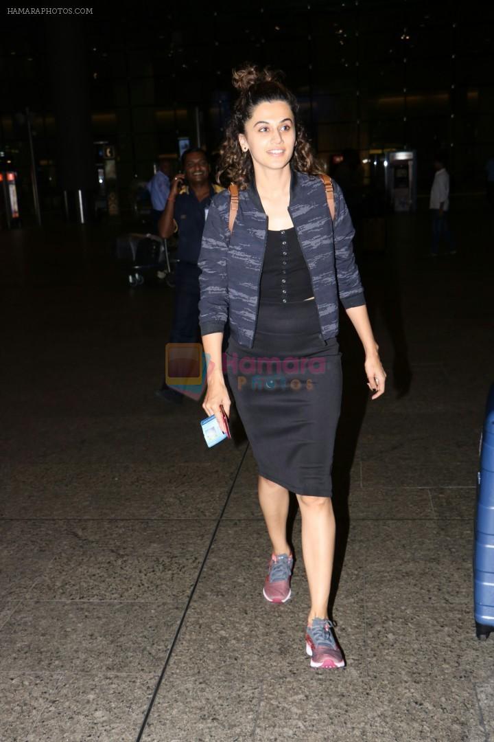 Taapsee Pannu Spotted At Airport on 21st July 2017