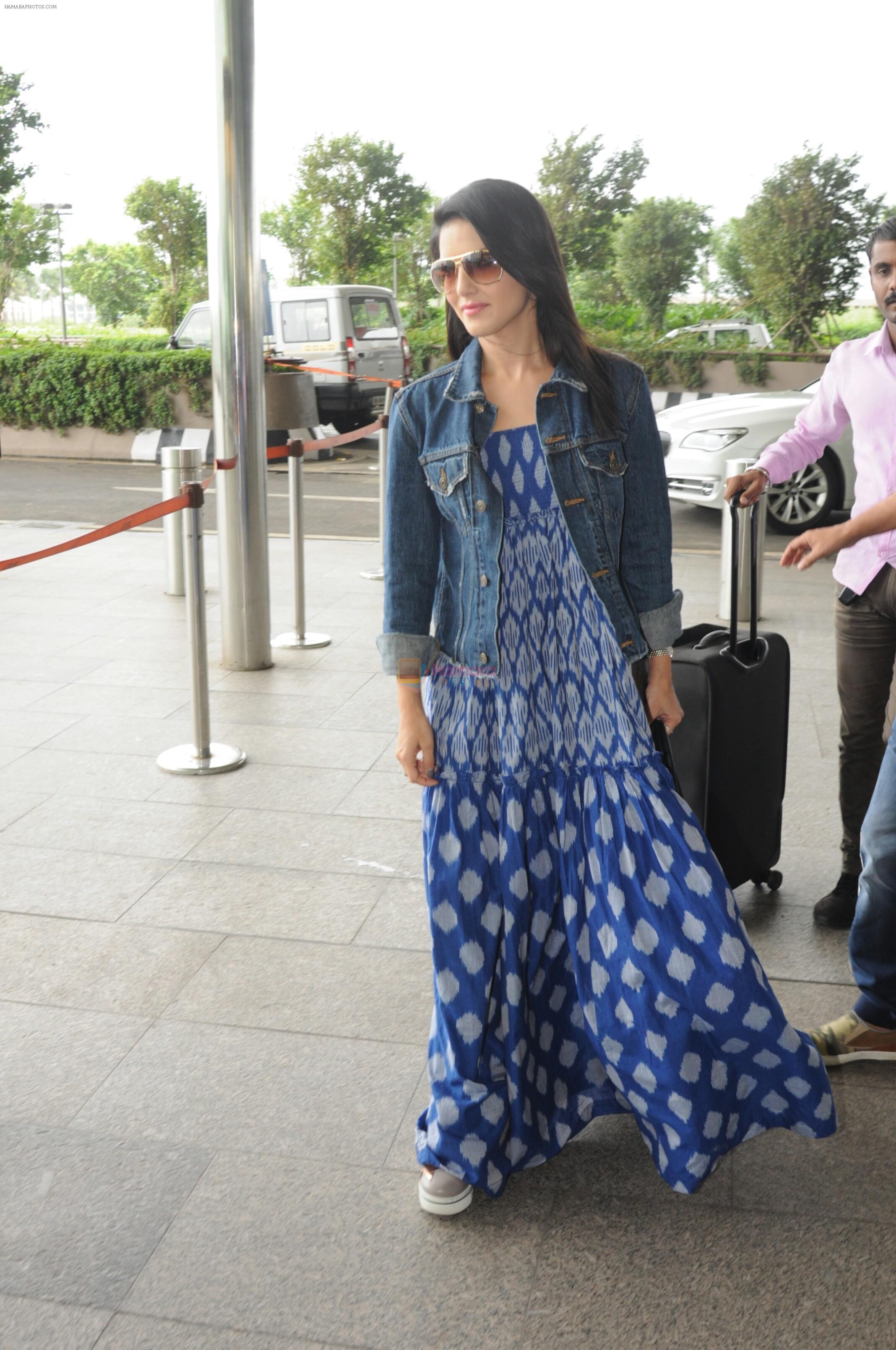 Sunny Leone Spotted At Airport on 28th July 2017