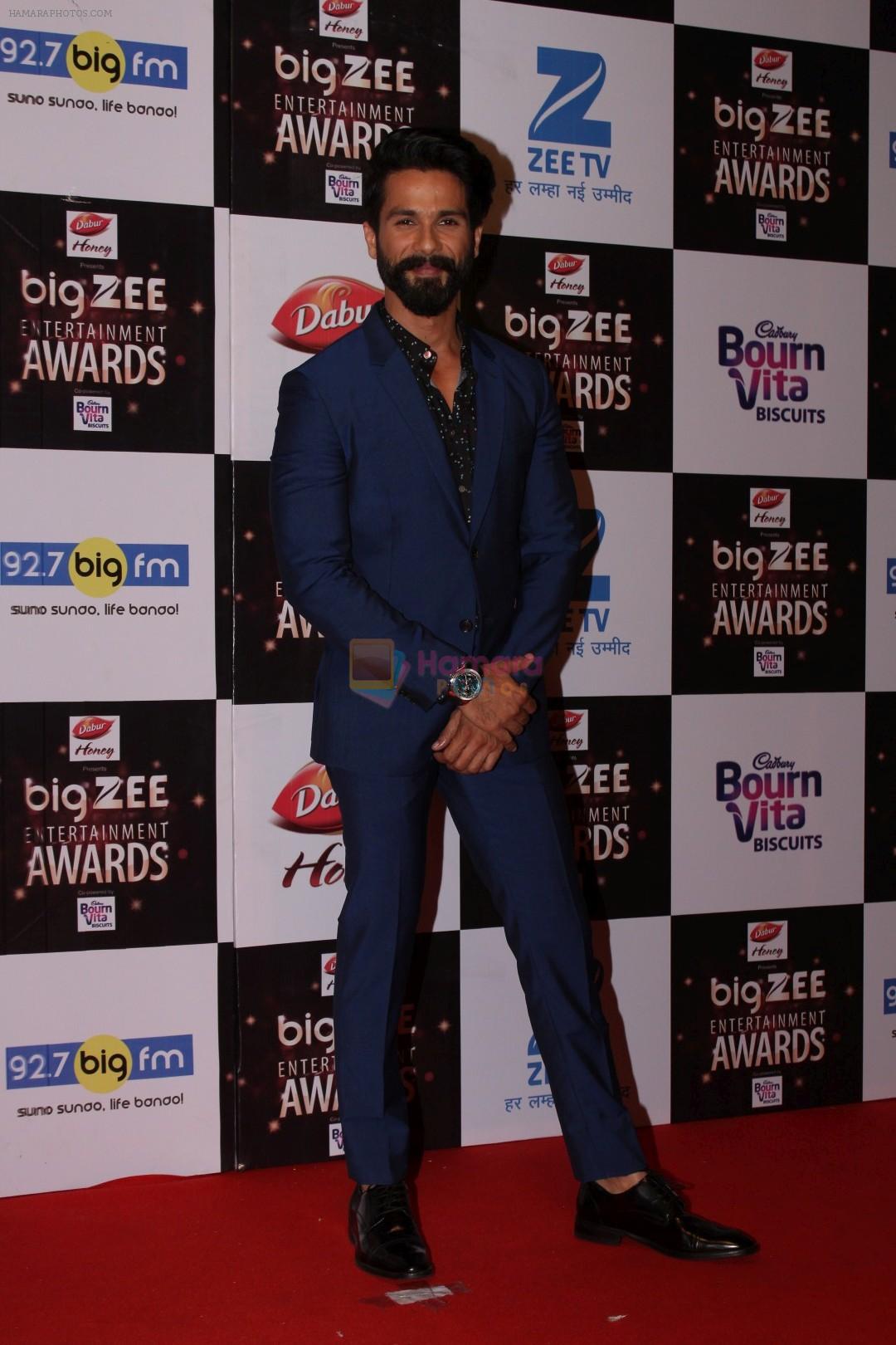 Shahid Kapoor At Red Carpet Of Big Zee Entertainment Awards 2017 on 29th July 2017