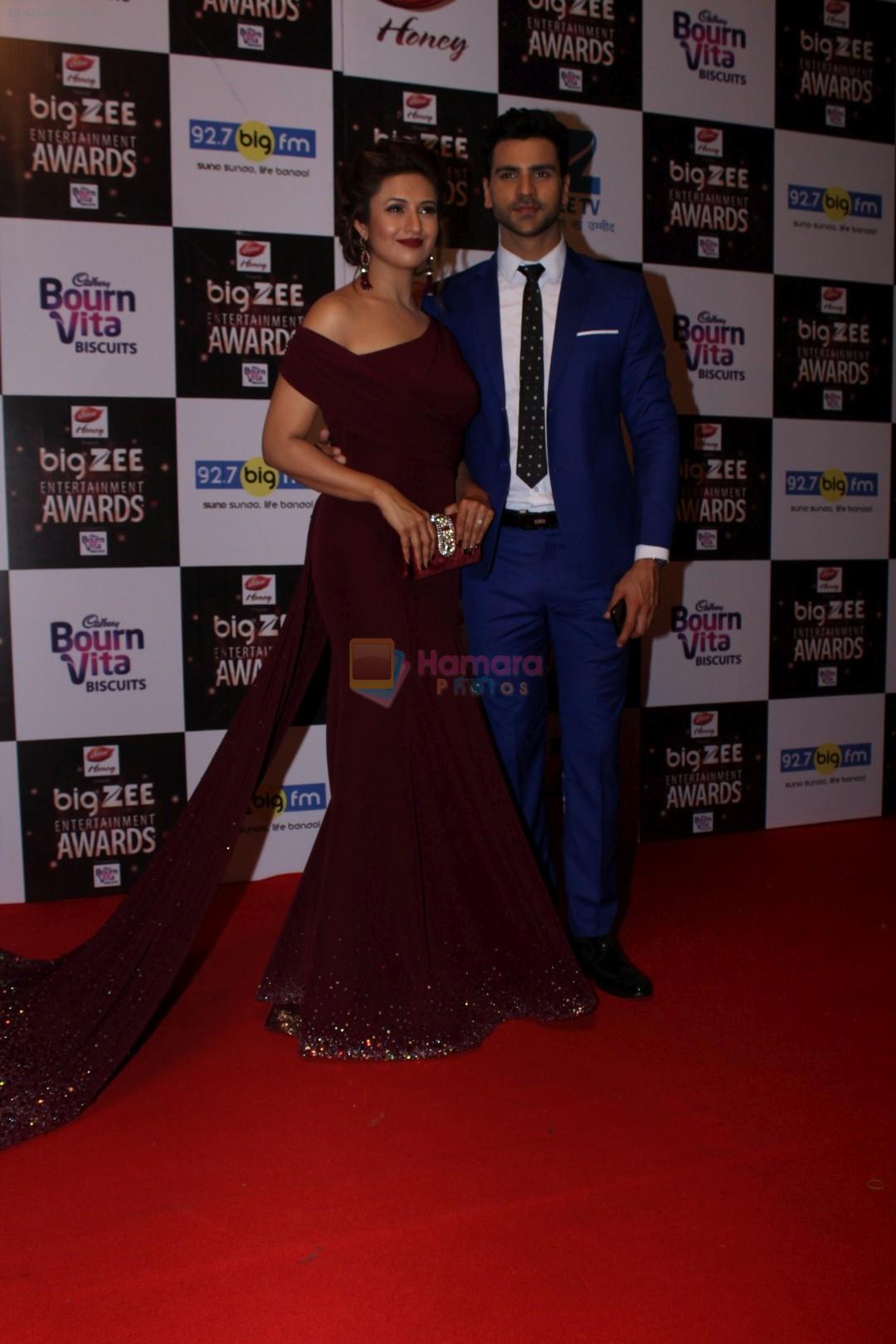 Divyanka Tripathi, Vivek Dahiya At Red Carpet Of Big Zee Entertainment Awards 2017 on 29th July 2017