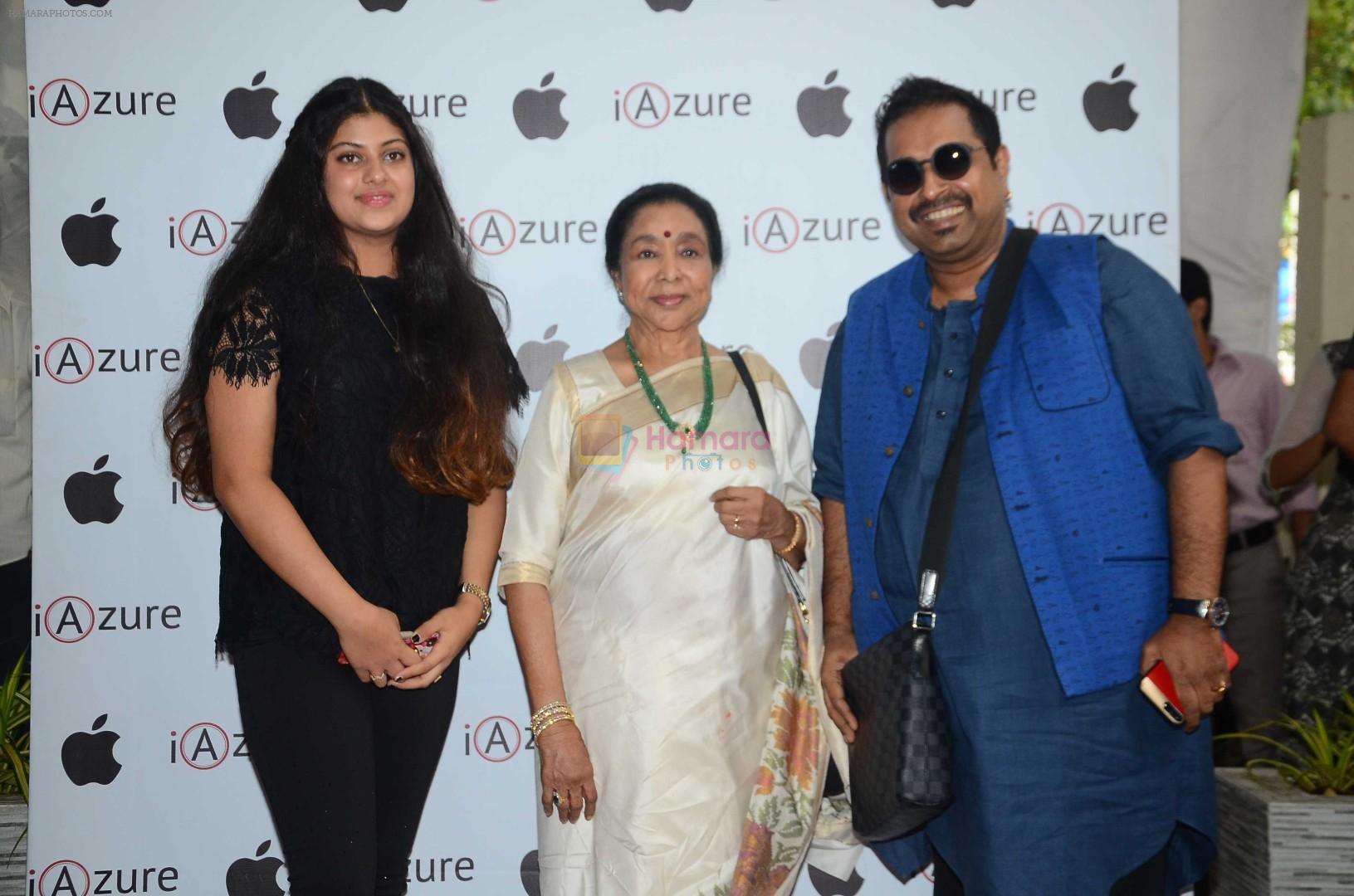 Asha Bhosle, Shankar Mahadevan  at the Launch OF Zanai Bhosle's iAzure, Apple Store on 30th July 2017