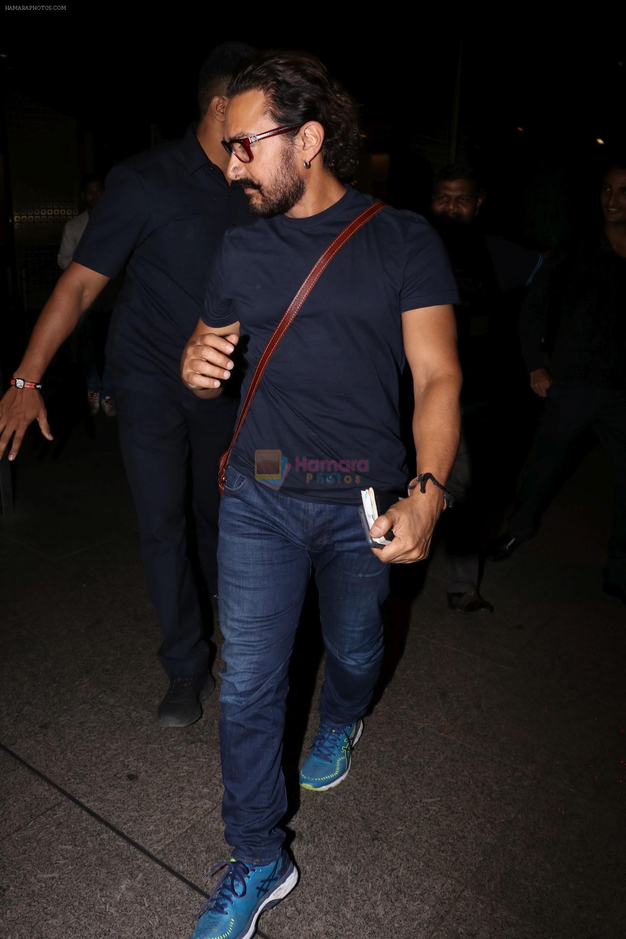 Aamir Khan Spotted At Airport on 2nd Aug 2017