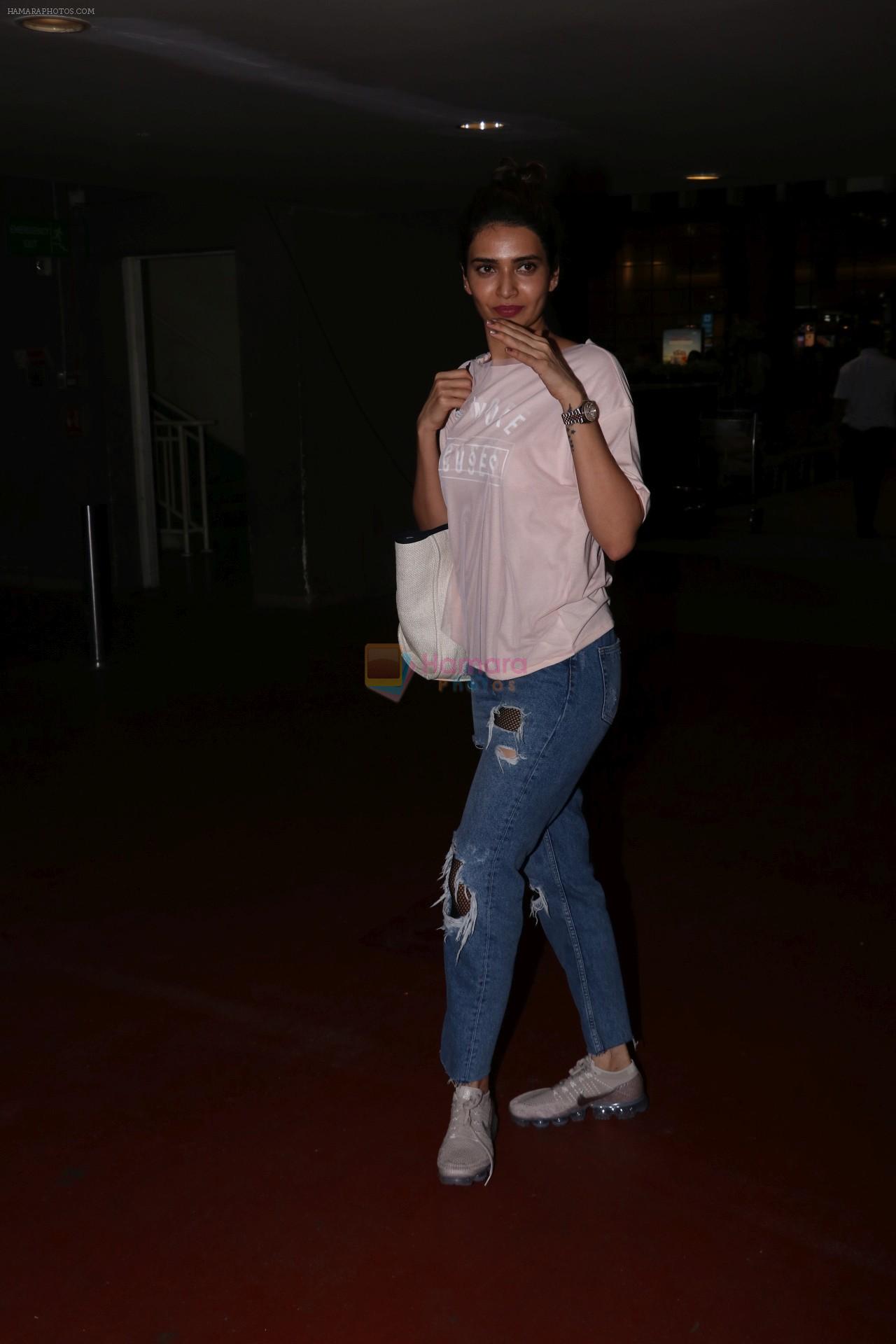 Karishma Tanna Spotted At Airport on 5th Aug 2017