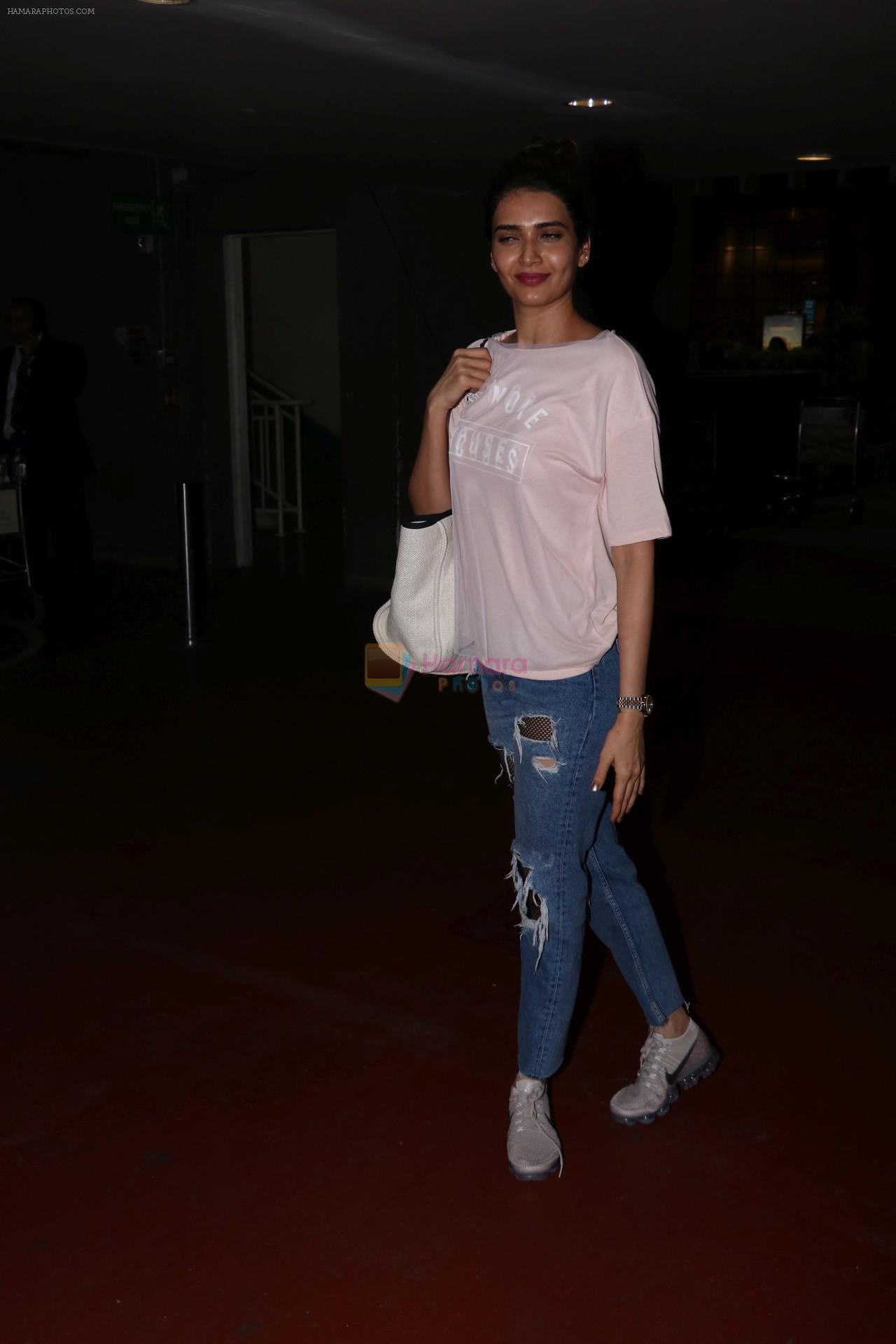 Karishma Tanna Spotted At Airport on 5th Aug 2017