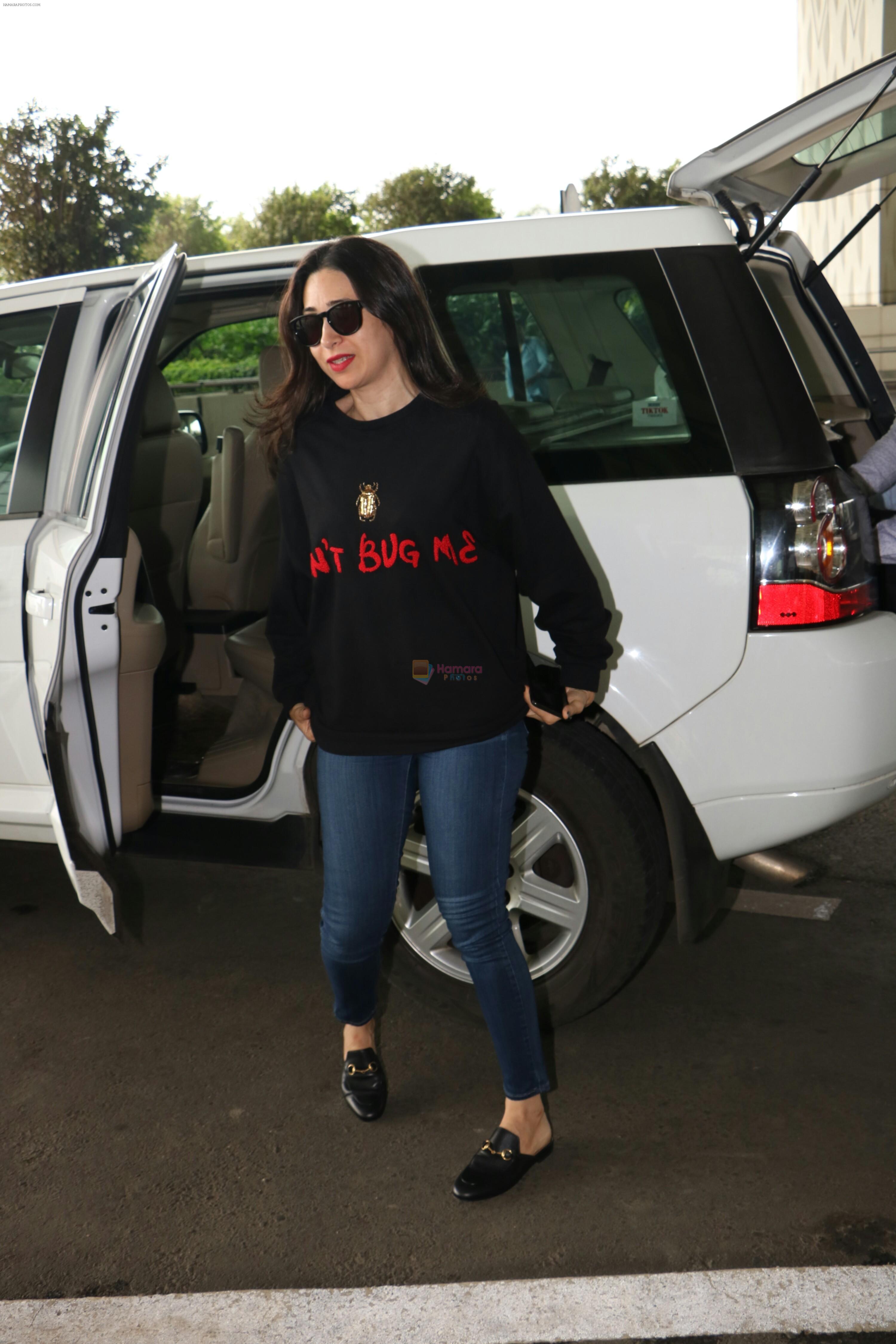 Karisma Kapoor Spotted At Airport on 5th Aug 2017