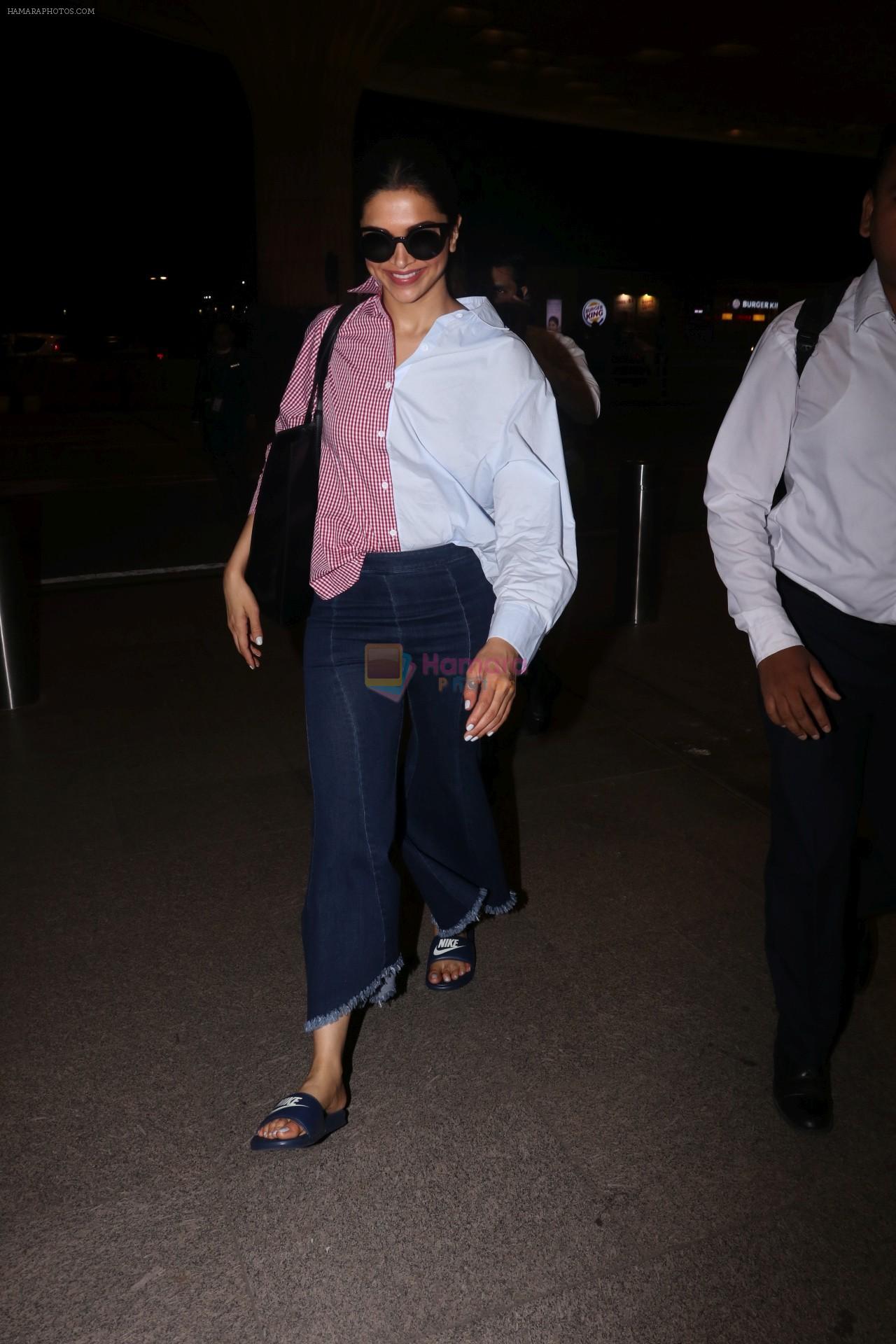 Deepika Padukone Spotted At Airport on 16th Aug 2017