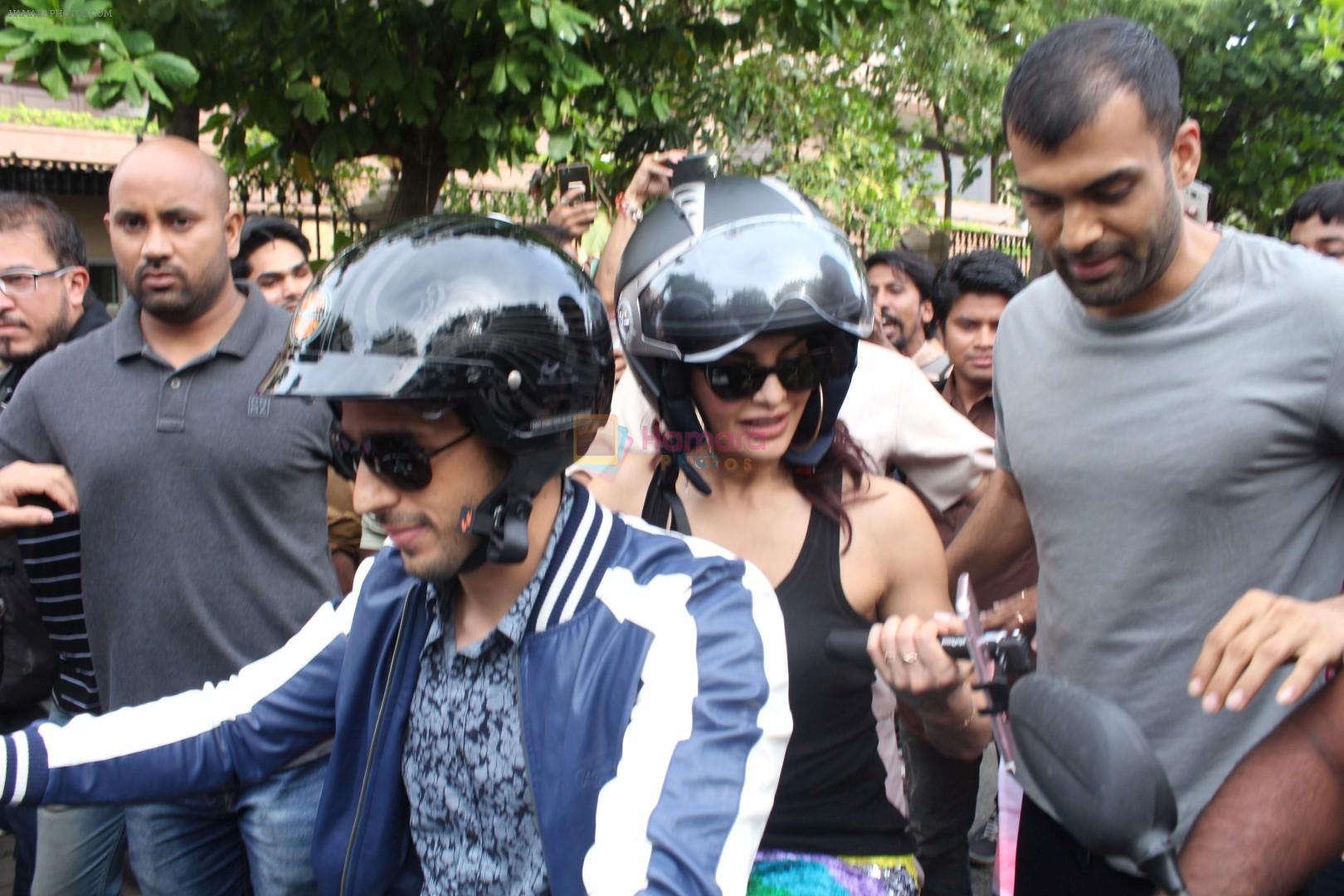 Sidharth Malhotra, Jacqueline Fernandez at Special Bike Ride At Bandstand to Promote Film A Gentleman on 17th Aug 2017