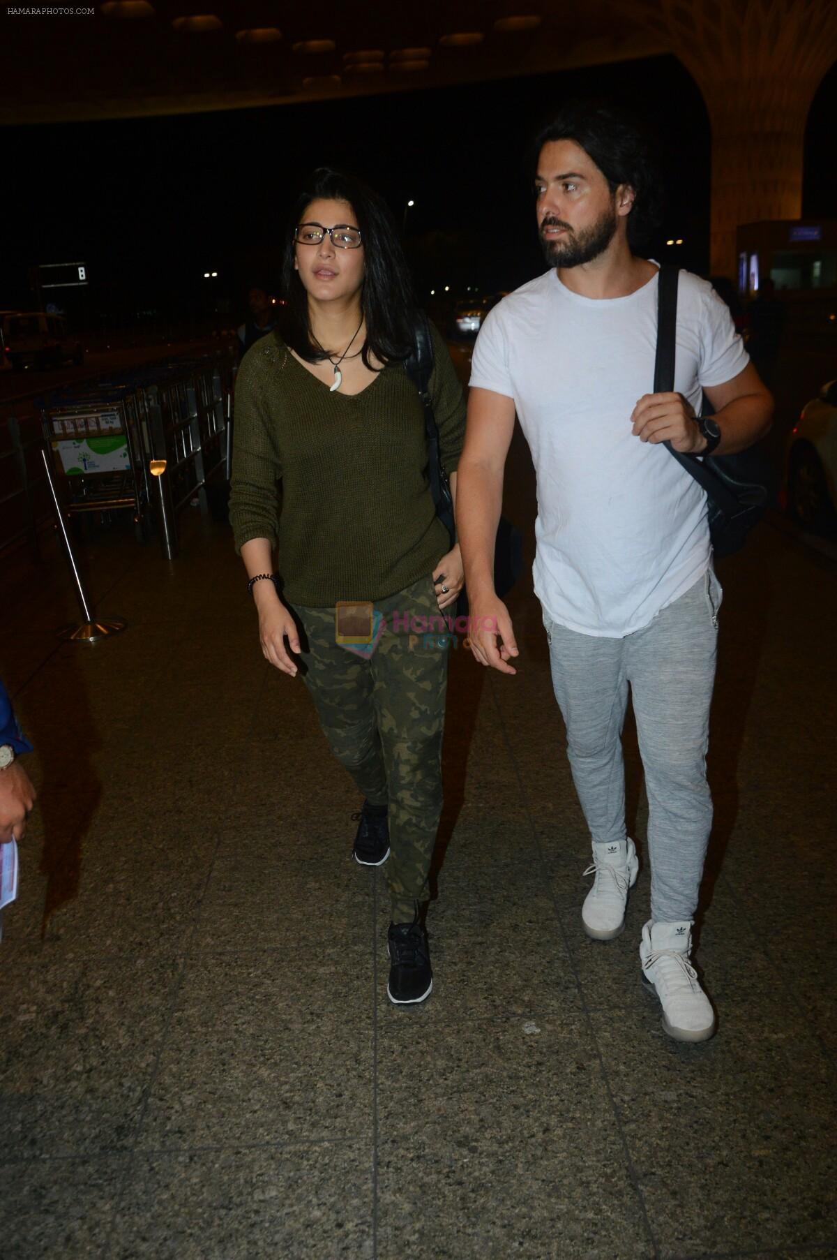 Shruti Haasan Spotted At Airport on 18th Aug 2017