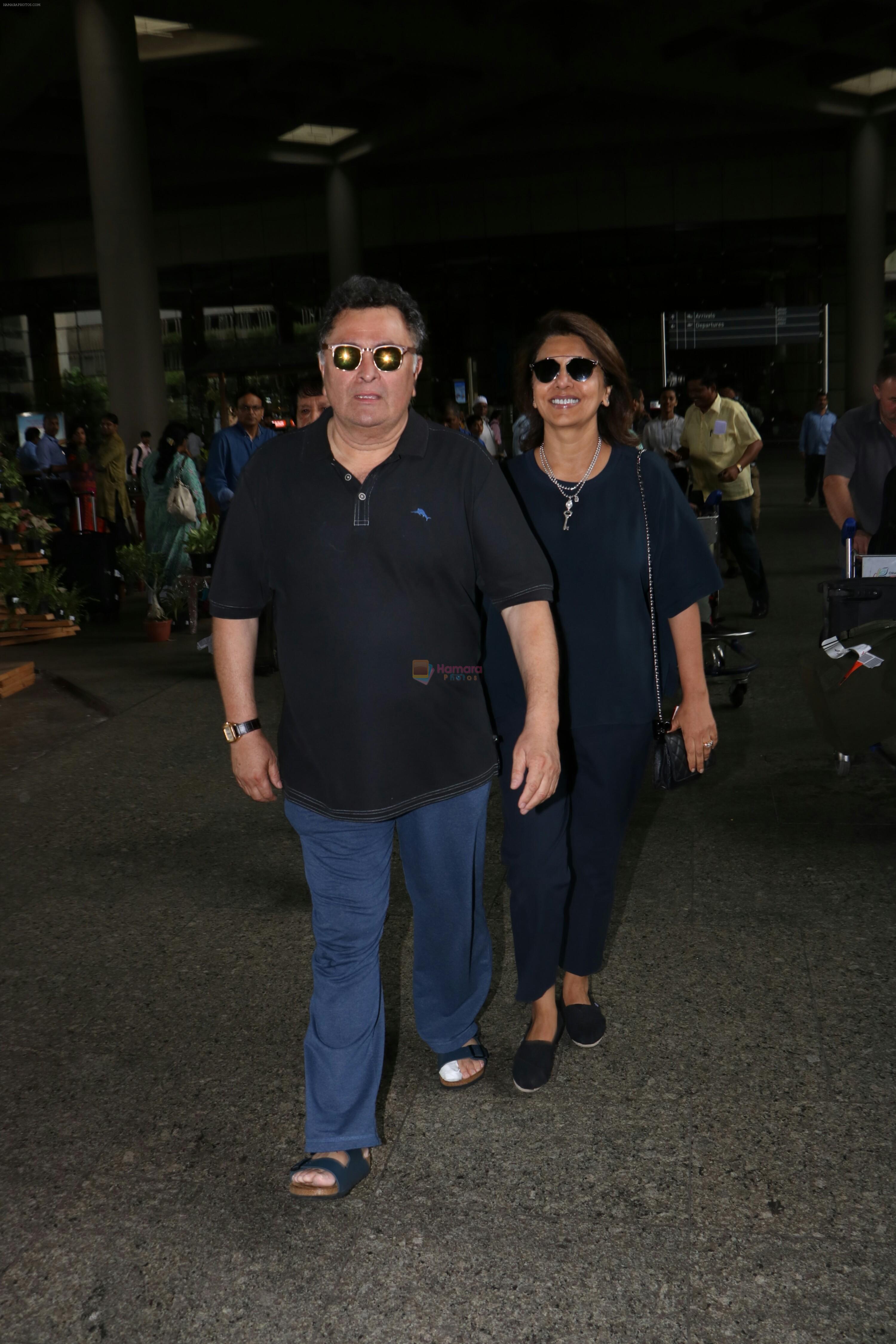 _Rishi Kapoor, Neetu Singh Spotted At Airport on 21st Aug 2017