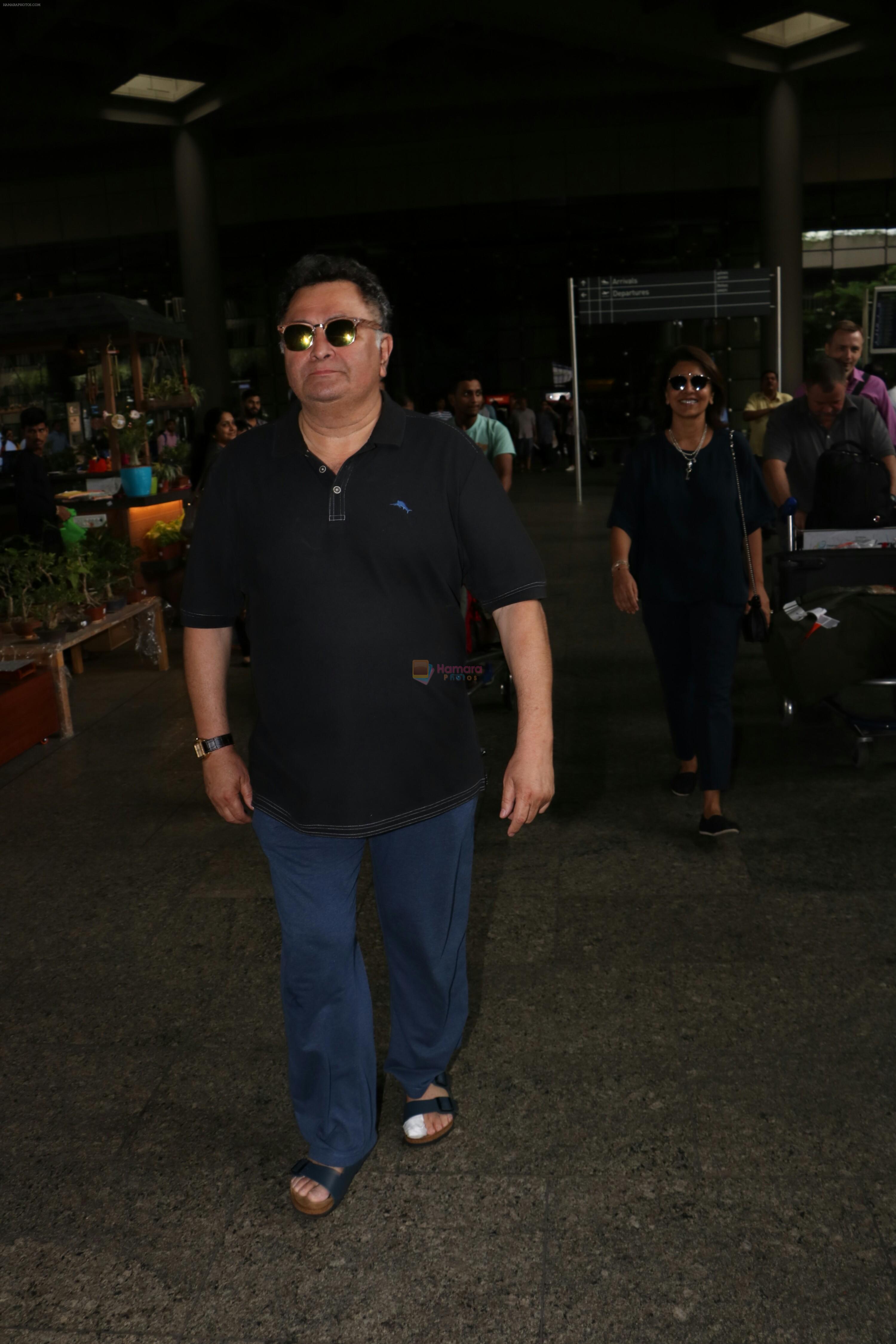 _Rishi Kapoor, Neetu Singh Spotted At Airport on 21st Aug 2017